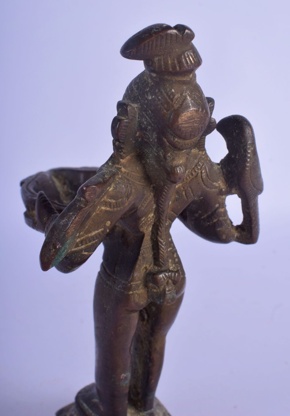 A 17TH/18TH CENTURY INDIAN BRONZE FIGURE OF A STANDING BUDDHIST DEITY modelled with a bird holding a - Image 7 of 8