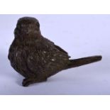 A JAPANESE BRONZE BIRD. 3.9cm x 5.4cm, weight 119.2g