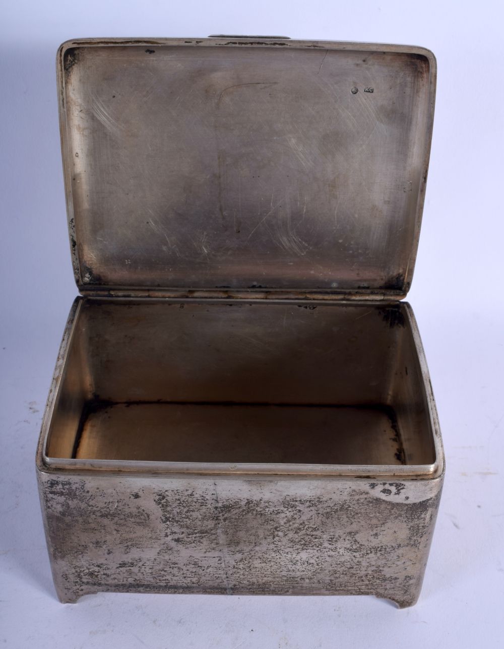 A CONTINENTAL SILVER BOX, POSSIBLY RUSSIAN. 7.5cm x 12.5cm x9.5cm, weight 377g - Image 4 of 6