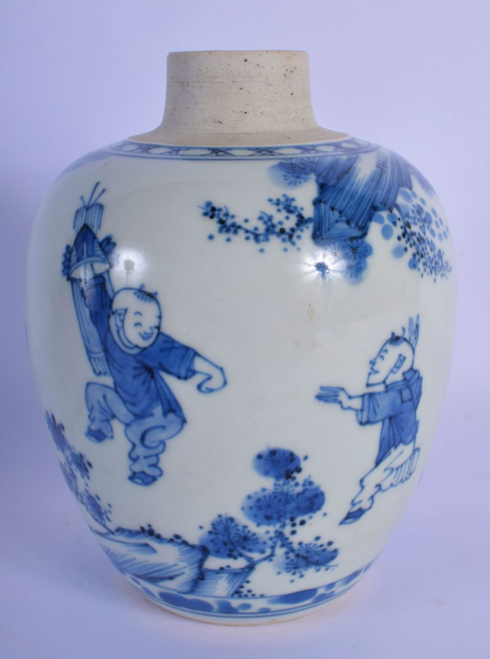 A LATE 17TH/18TH CENTURY CHINESE BLUE AND WHITE PORCELAIN GINGER JAR Kangxi/Yongzheng. 16 cm x 8 cm.