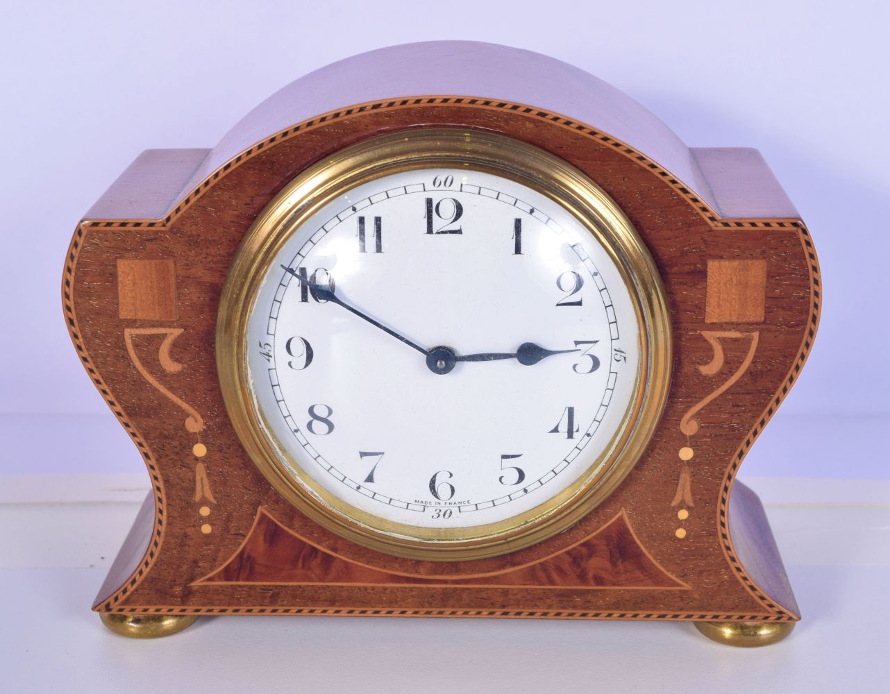 A small inlaid walnut mantle clock together with a Burr Walnut needlework box, barometer and a woode - Bild 3 aus 7