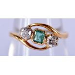 AN ANTIQUE GOLD DIAMOND AND EMERALD RING. K. 1.6 grams.