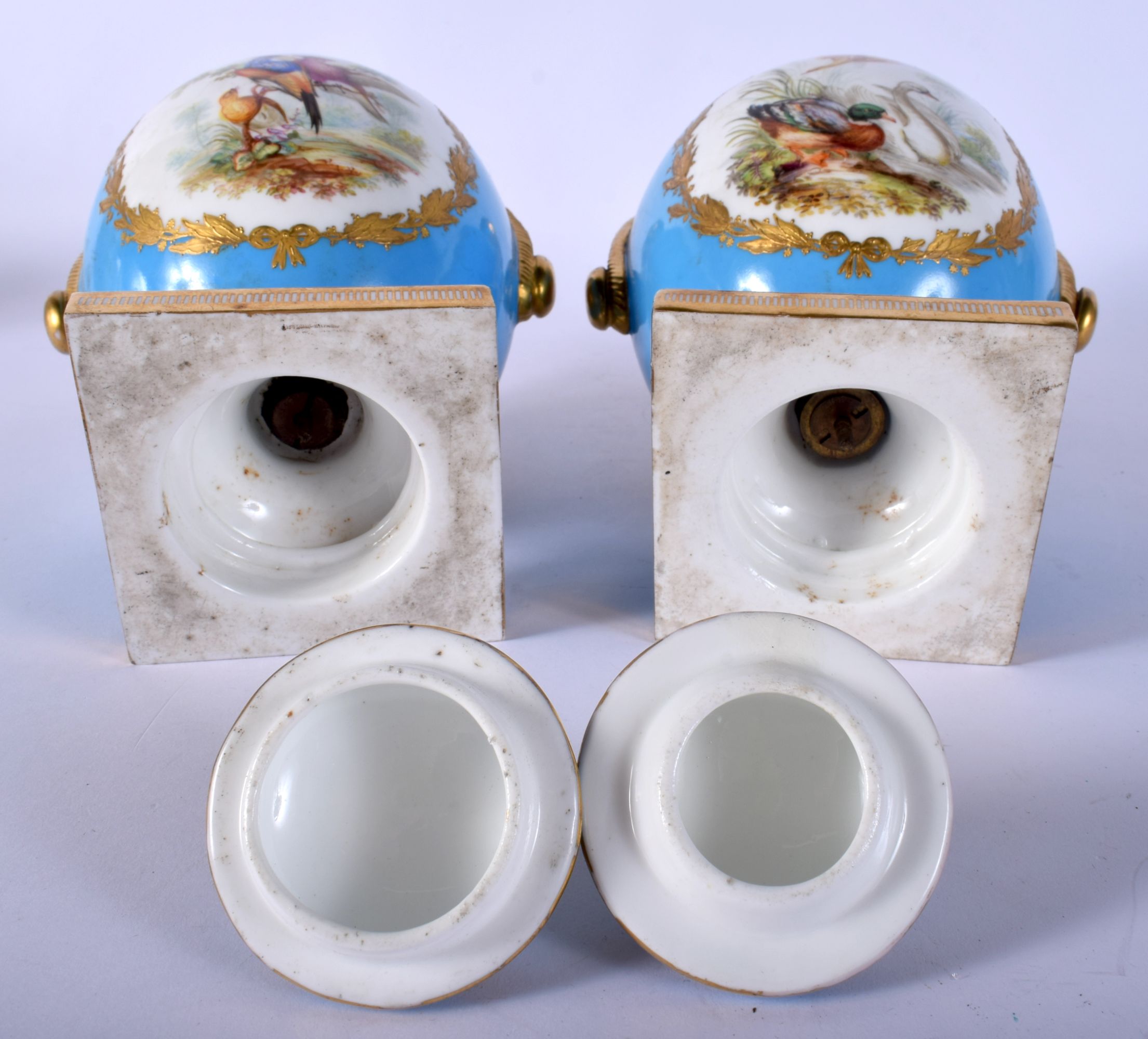 A GOOD PAIR OF 19TH CENTURY ENGLISH PORCELAIN SEVRES STYLE VASES AND COVERS Minton or Coalport, pain - Image 6 of 50