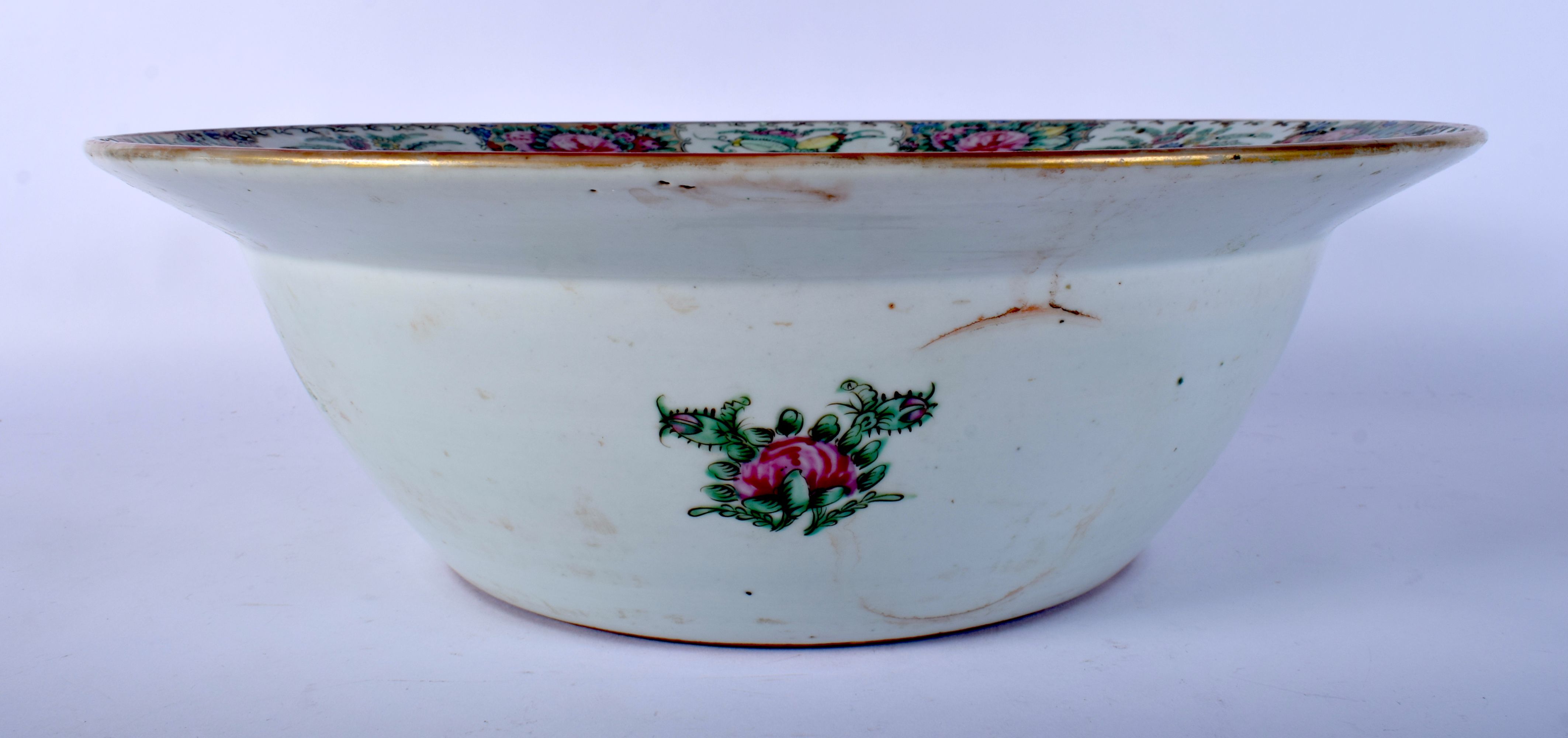 A LARGE 19TH CENTURY CHINESE CANTON FAMILLE ROSE BASIN Qing. 37 cm wide. - Image 2 of 8