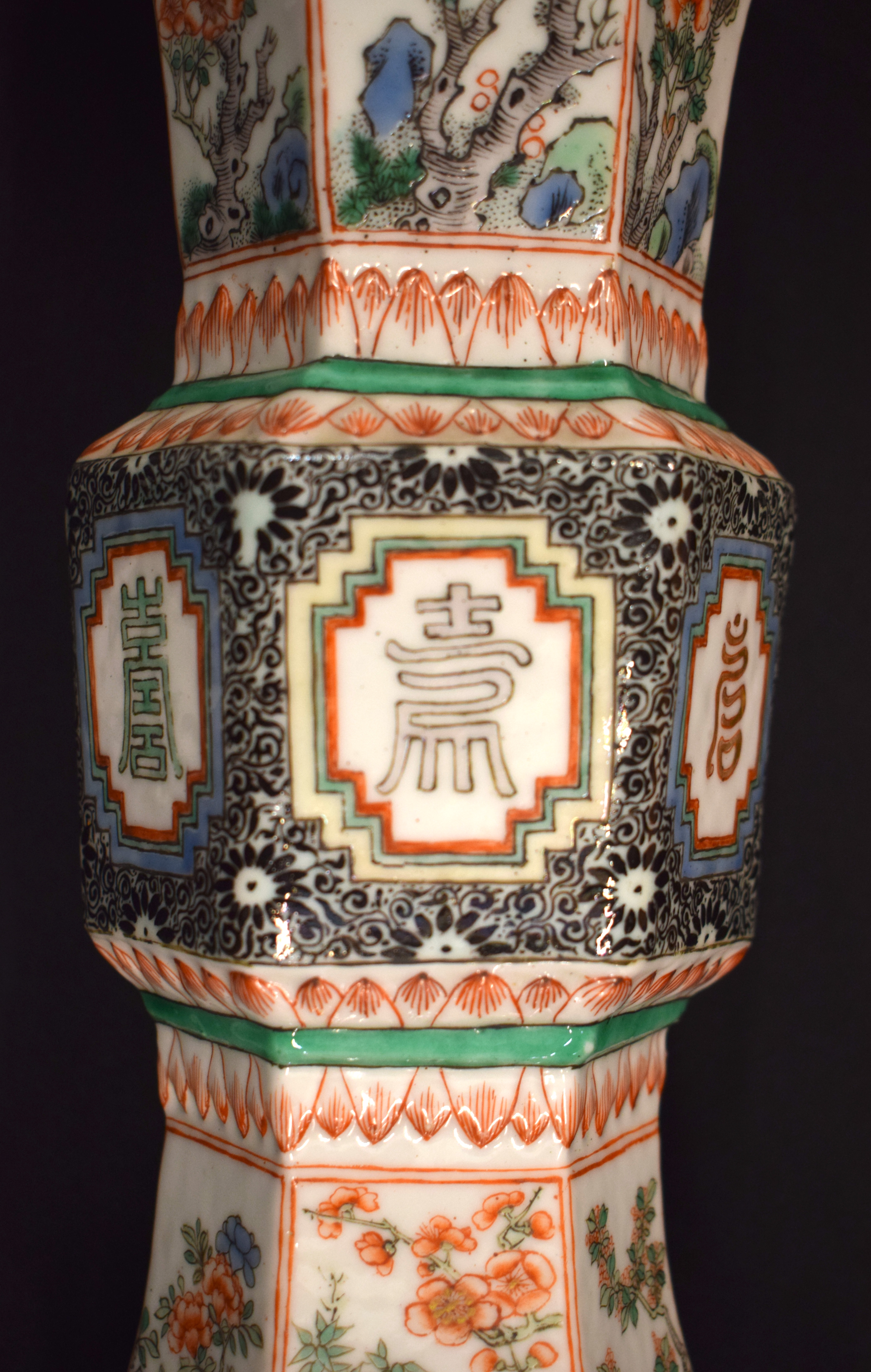 A LARGE 17TH/18TH CENTURY CHINESE FAMILLE VERTE PORCELAIN GU SHAPED BEAKER VASE Kangxi. 32 cm x 10 c - Image 16 of 20