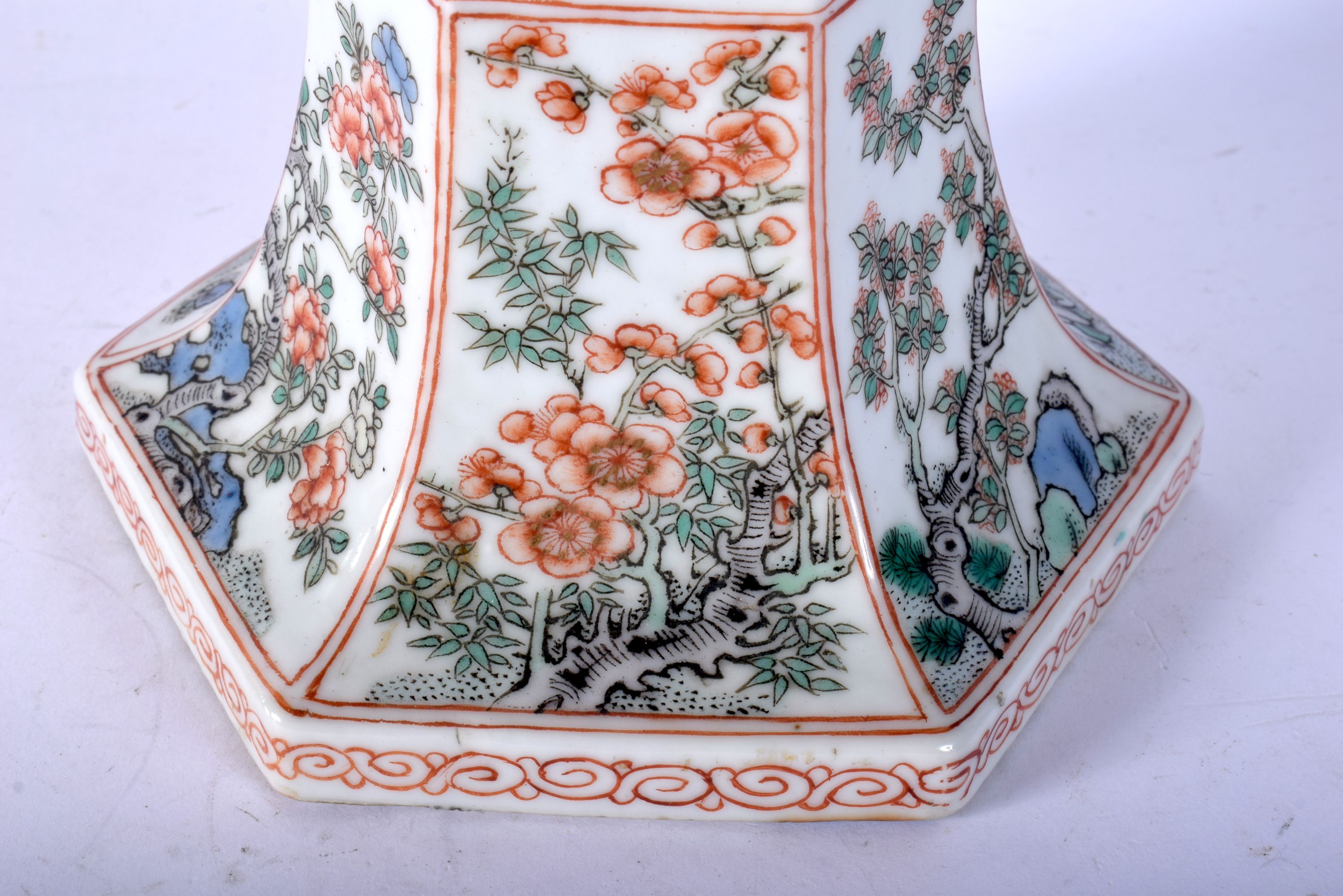 A LARGE 17TH/18TH CENTURY CHINESE FAMILLE VERTE PORCELAIN GU SHAPED BEAKER VASE Kangxi. 32 cm x 10 c - Image 4 of 20