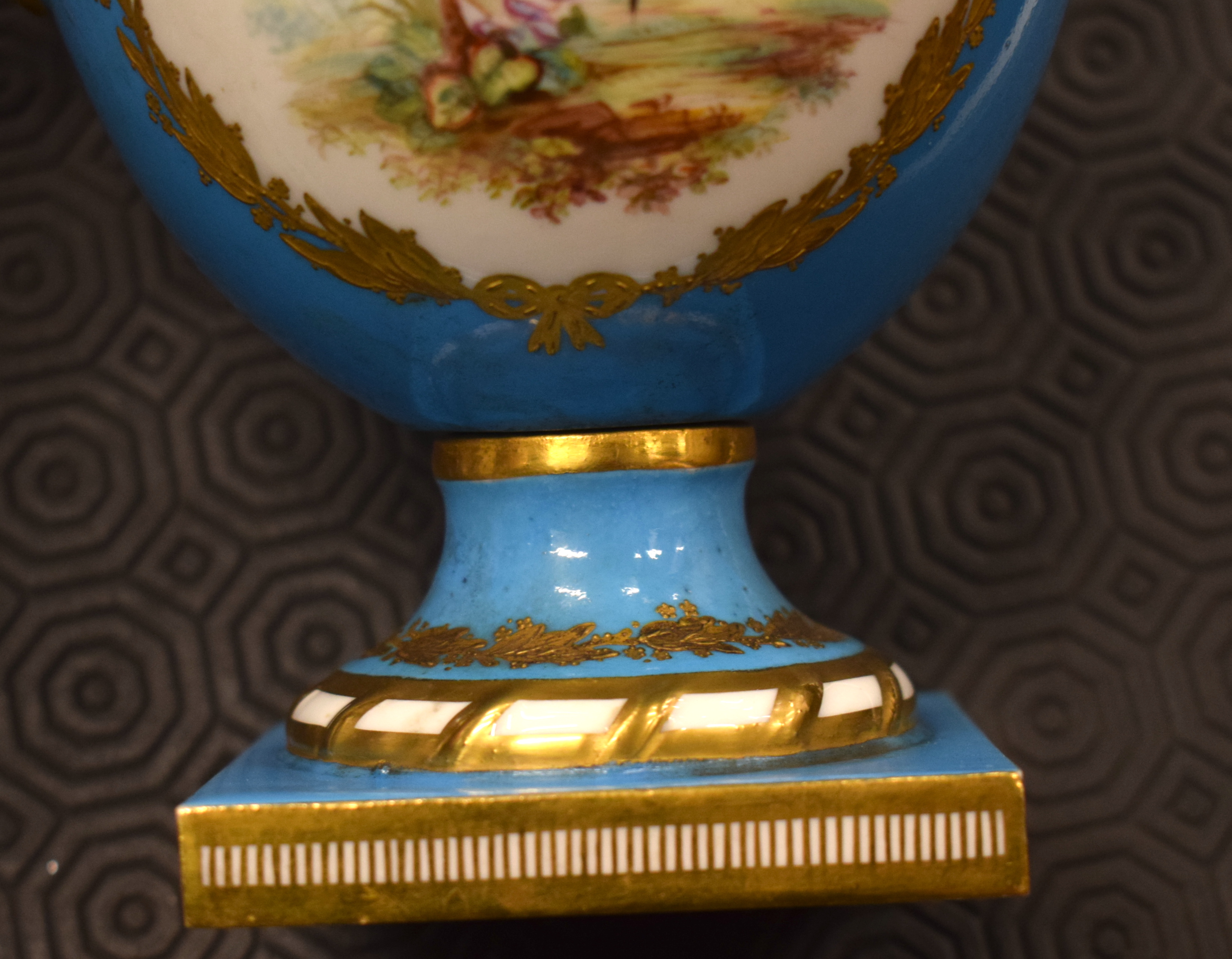 A GOOD PAIR OF 19TH CENTURY ENGLISH PORCELAIN SEVRES STYLE VASES AND COVERS Minton or Coalport, pain - Image 10 of 50