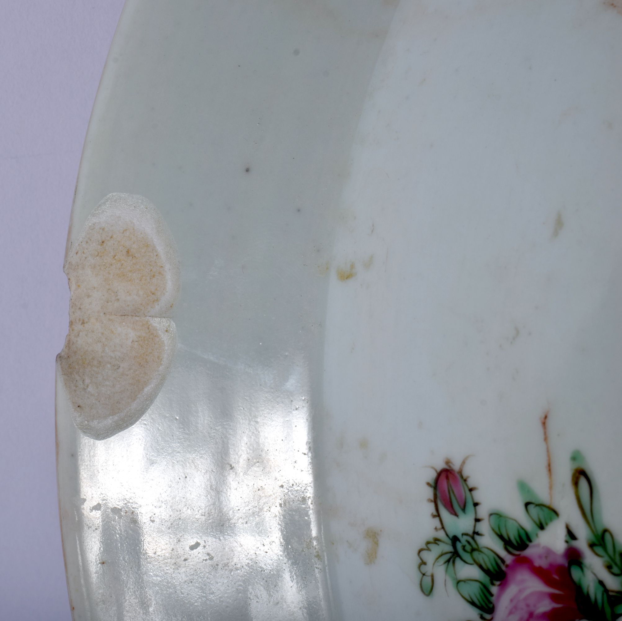 A LARGE 19TH CENTURY CHINESE CANTON FAMILLE ROSE BASIN Qing. 37 cm wide. - Image 8 of 8