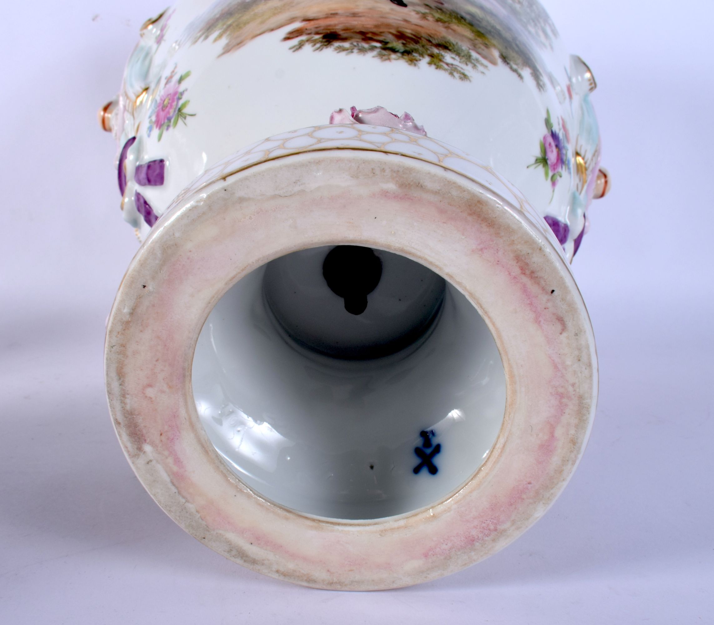 A LARGE ANTIQUE DRESDEN PORCELAIN VASE AND COVER with stand, painted with figures. 60 cm x 18 cm. - Image 7 of 9