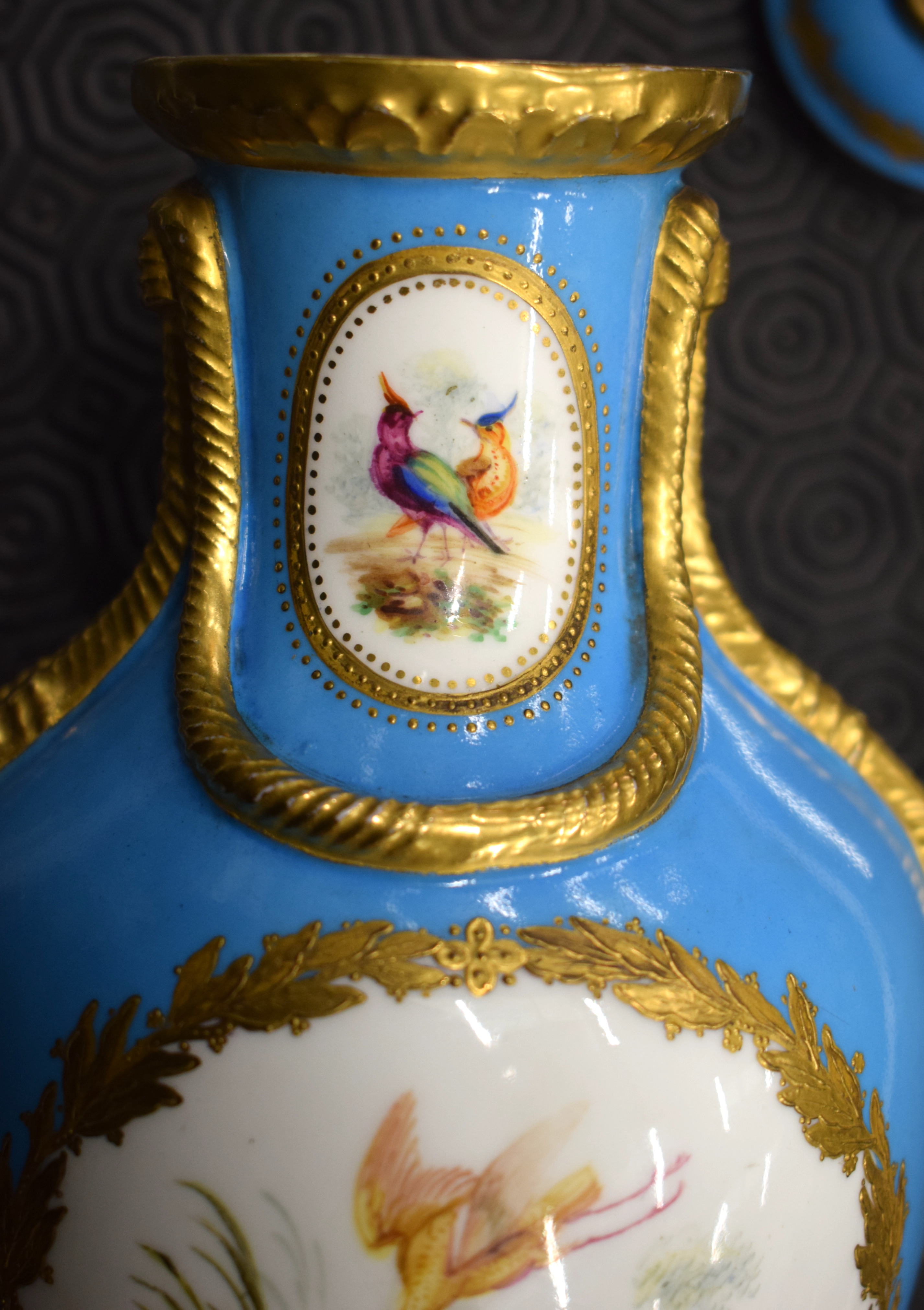 A GOOD PAIR OF 19TH CENTURY ENGLISH PORCELAIN SEVRES STYLE VASES AND COVERS Minton or Coalport, pain - Image 34 of 50