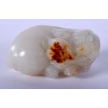 A CHINESE CARVED WHITE JADE FIGUE OF A BEAST 20th Century. 5 cm x 2.5 cm.