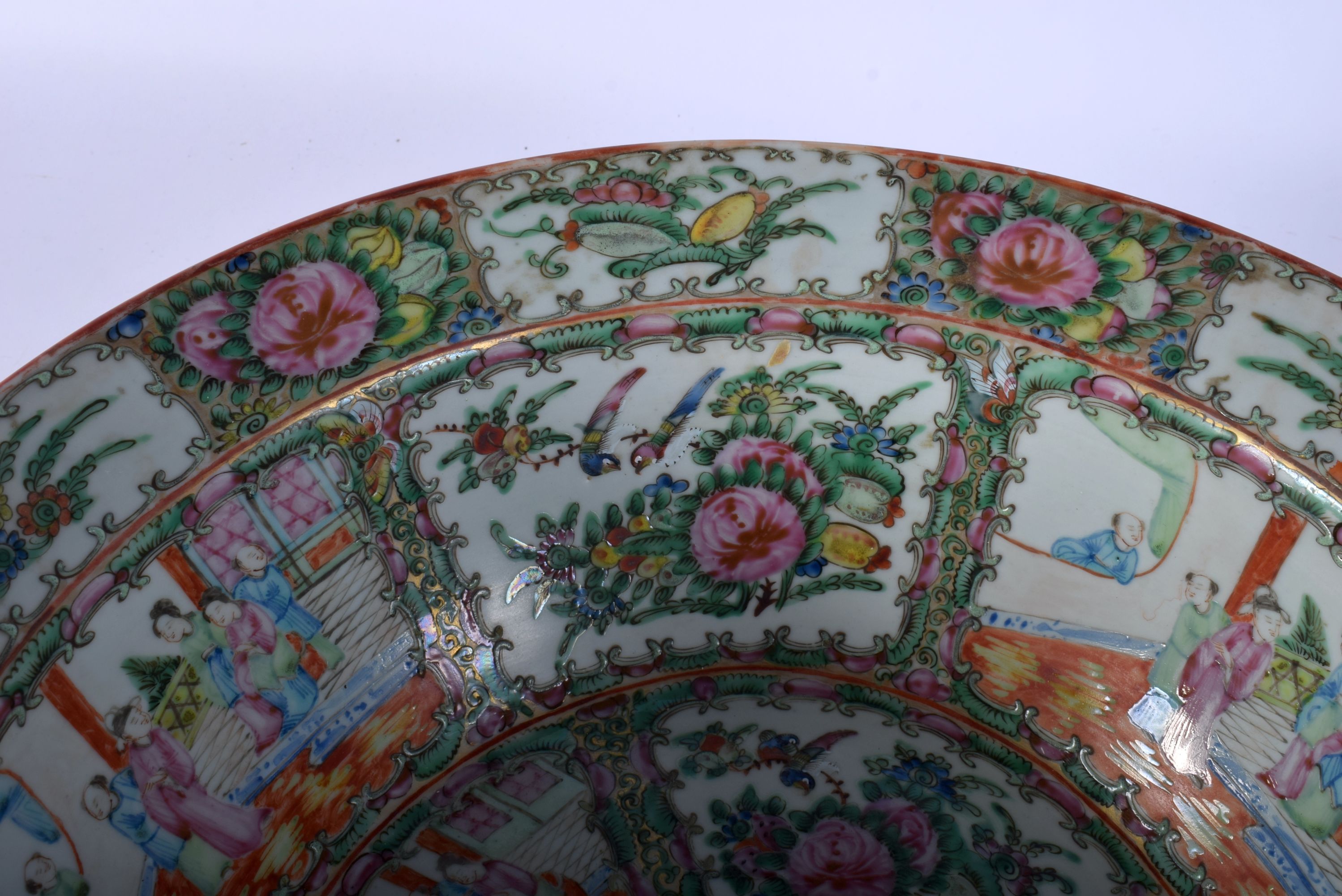 A LARGE 19TH CENTURY CHINESE CANTON FAMILLE ROSE BASIN Qing. 37 cm wide. - Image 6 of 8