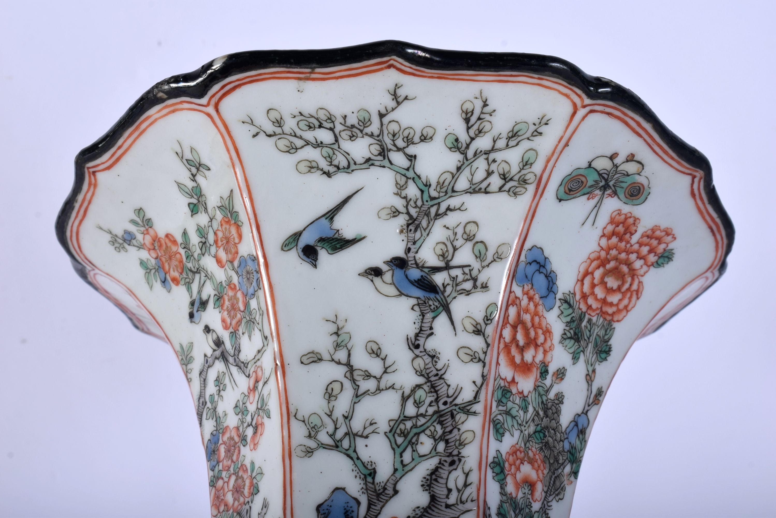 A LARGE 17TH/18TH CENTURY CHINESE FAMILLE VERTE PORCELAIN GU SHAPED BEAKER VASE Kangxi. 32 cm x 10 c - Image 5 of 20