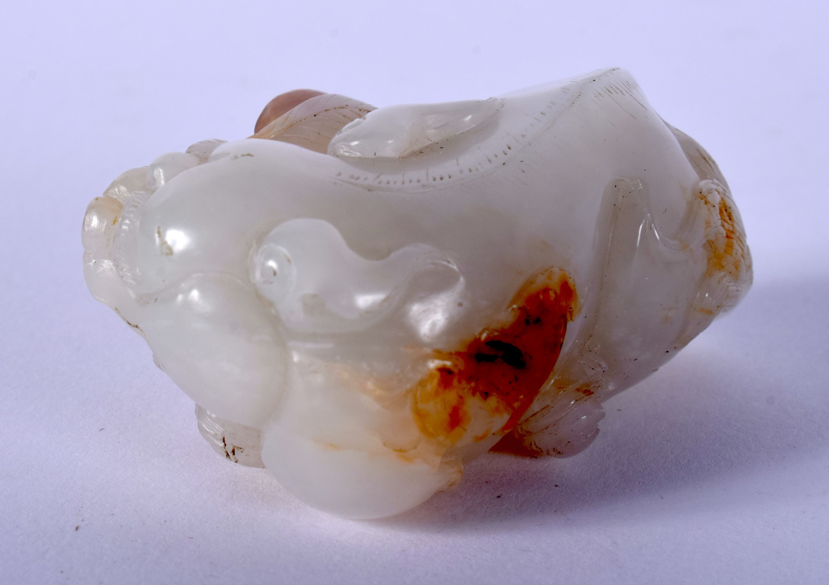 A CHINESE CARVED WHITE JADE FIGUE OF A BEAST 20th Century. 5 cm x 2.5 cm. - Image 2 of 6