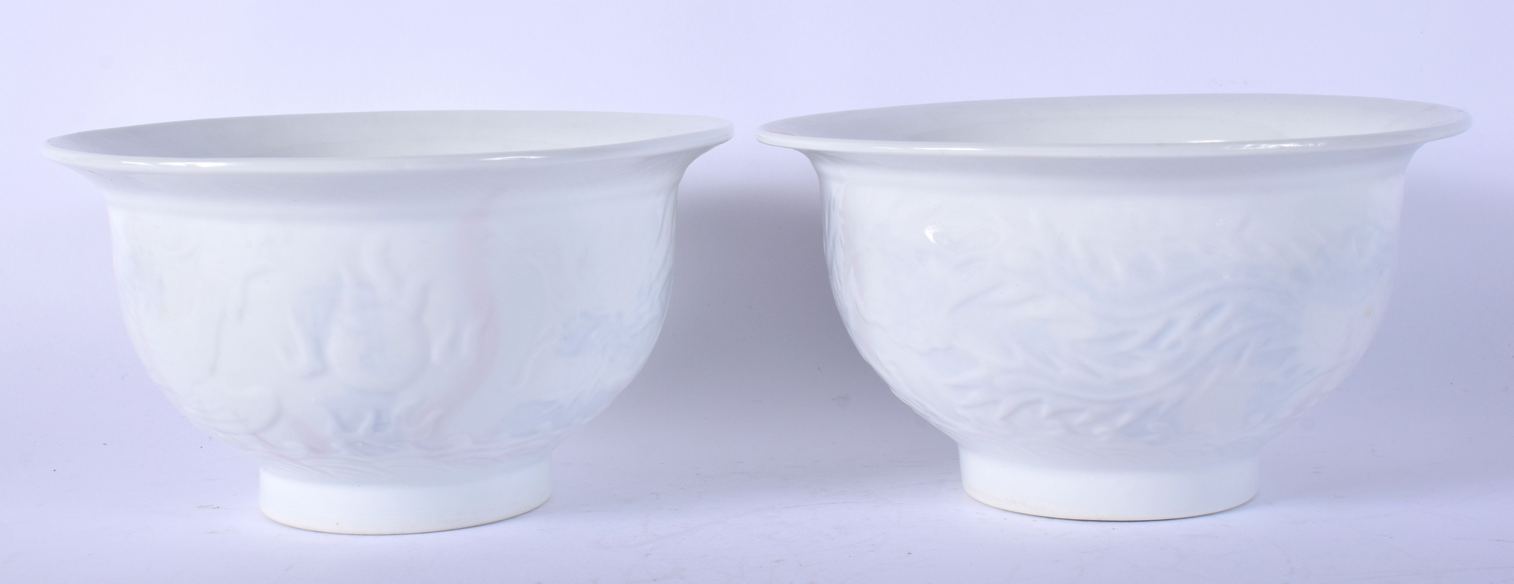 A PAIR OF CHINESE BLANC DE CHINE PORCELAIN BOWLS 20th Century, decorated with phoenix birds. 15 cm d