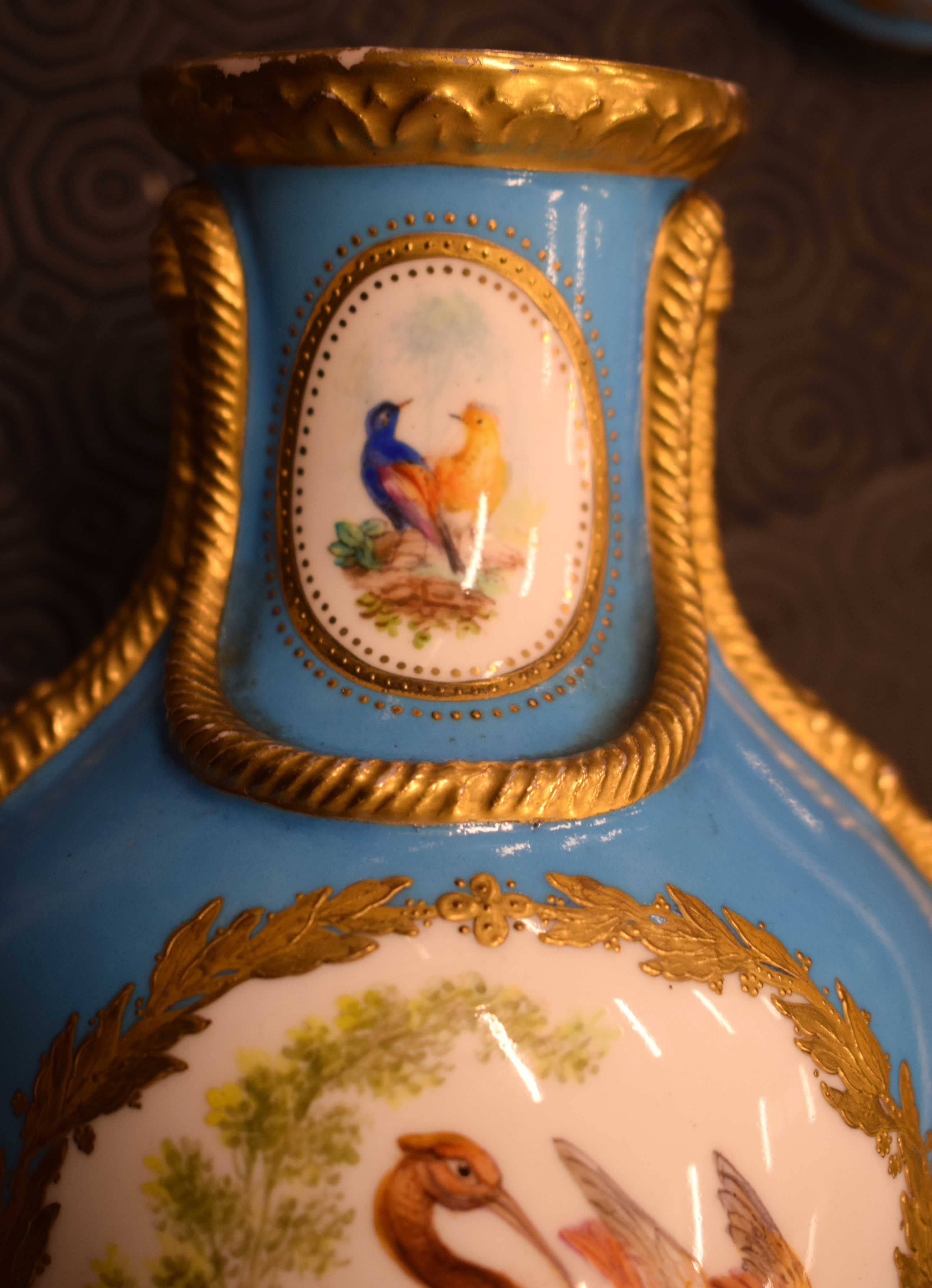 A GOOD PAIR OF 19TH CENTURY ENGLISH PORCELAIN SEVRES STYLE VASES AND COVERS Minton or Coalport, pain - Image 15 of 50