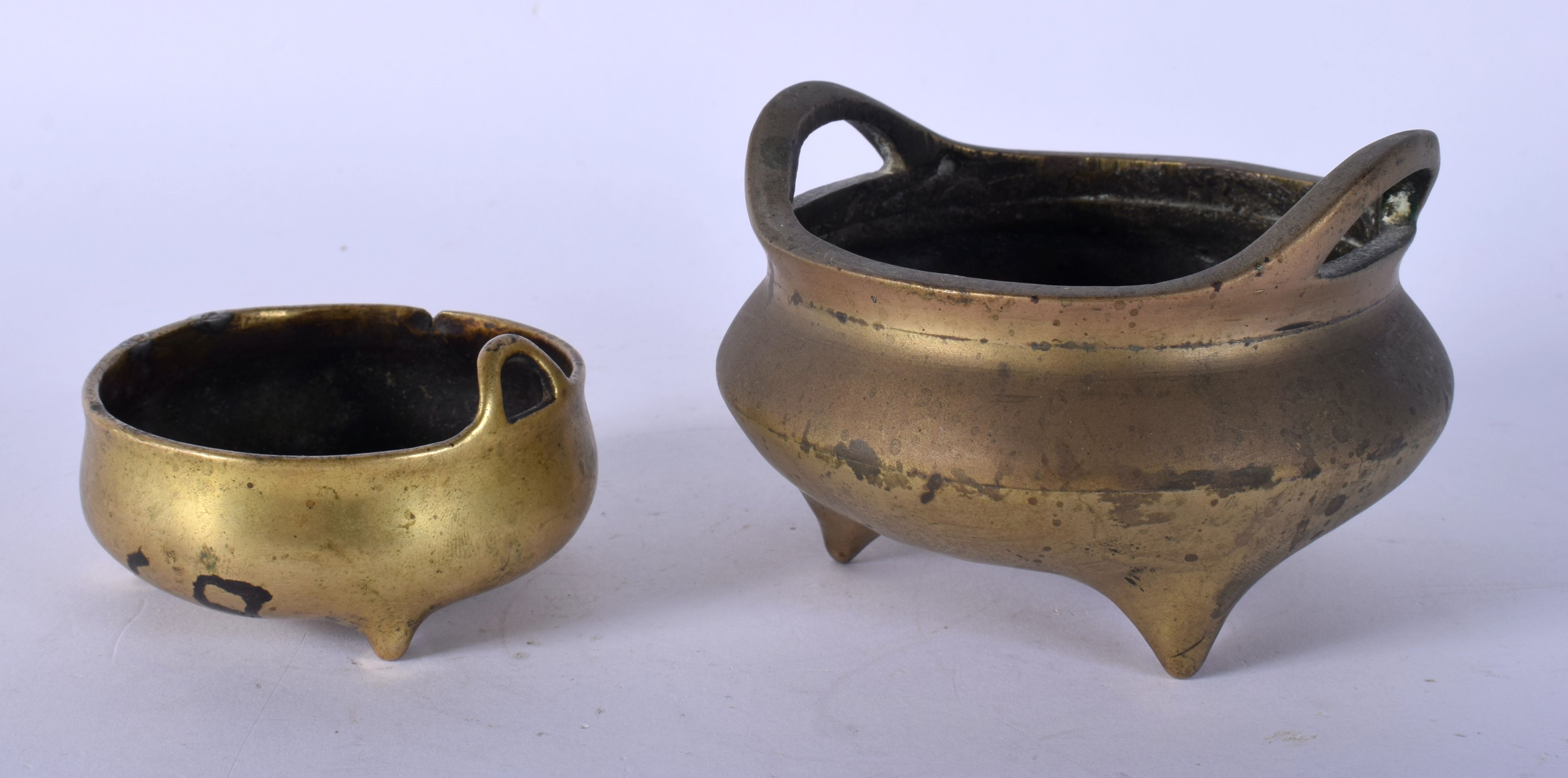 TWO 19TH CENTURY CHINESE BRONZE CENSERS. Largest 8.25 cm wide. (2) - Image 3 of 5