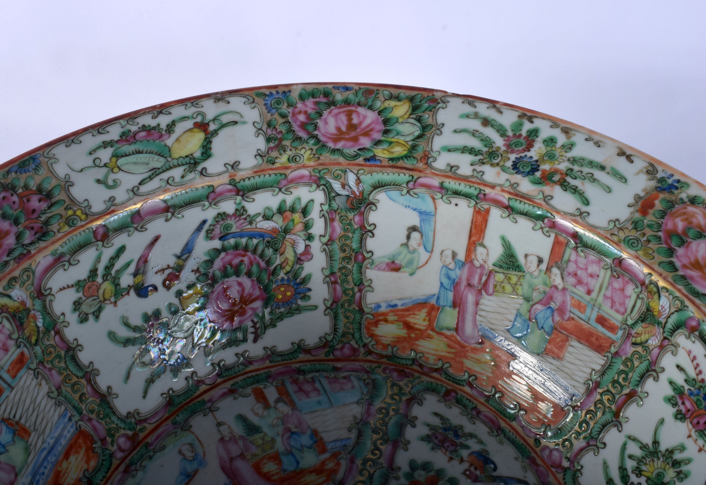 A LARGE 19TH CENTURY CHINESE CANTON FAMILLE ROSE BASIN Qing. 37 cm wide. - Image 4 of 8