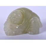 AN EARLY 20TH CENTURY CHINESE CARVED JADE FIGURE OF A BOY Late Qing/Republic. 5.5 cm x 3.5 cm.