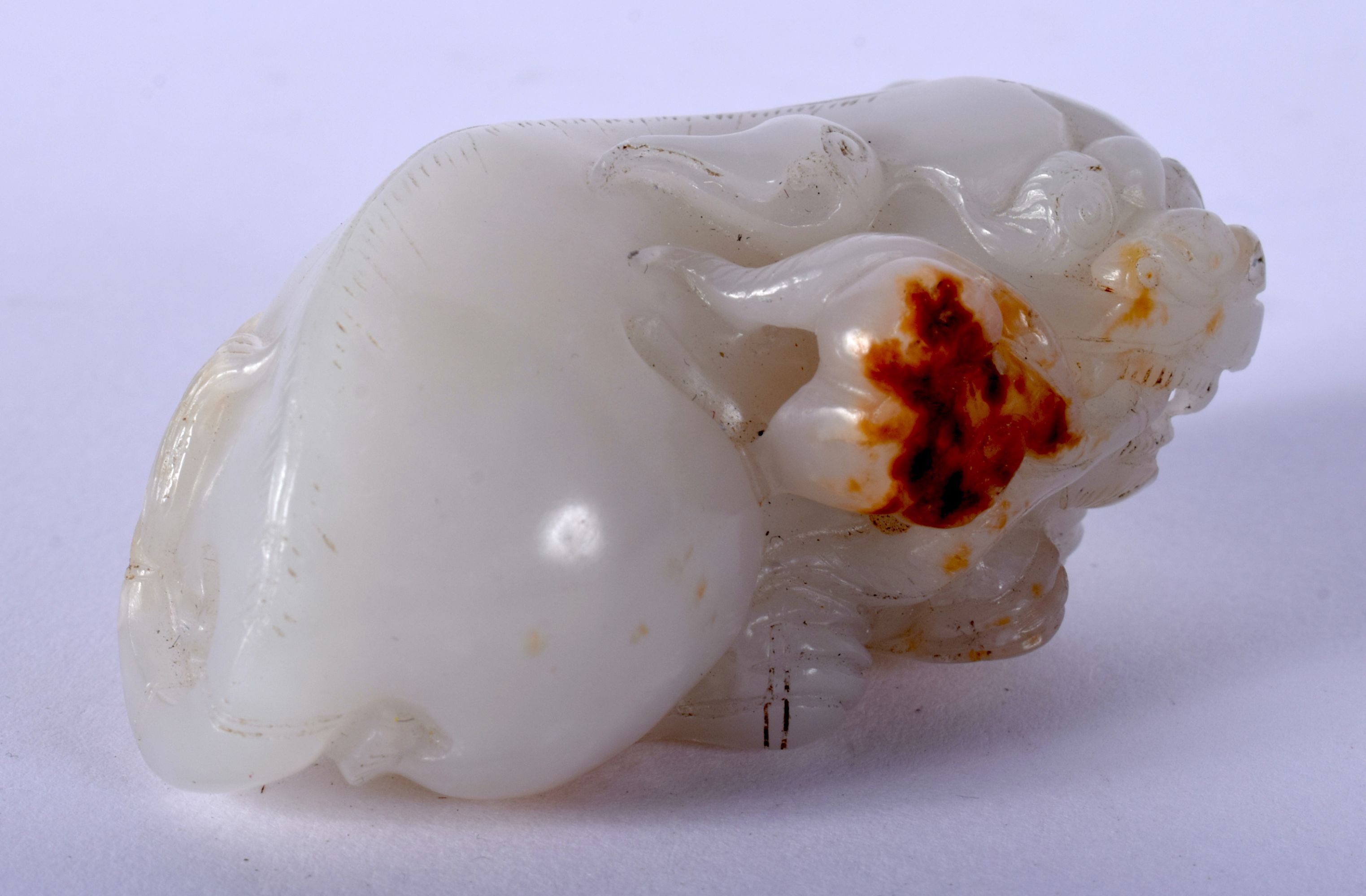 A CHINESE CARVED WHITE JADE FIGUE OF A BEAST 20th Century. 5 cm x 2.5 cm. - Image 4 of 6