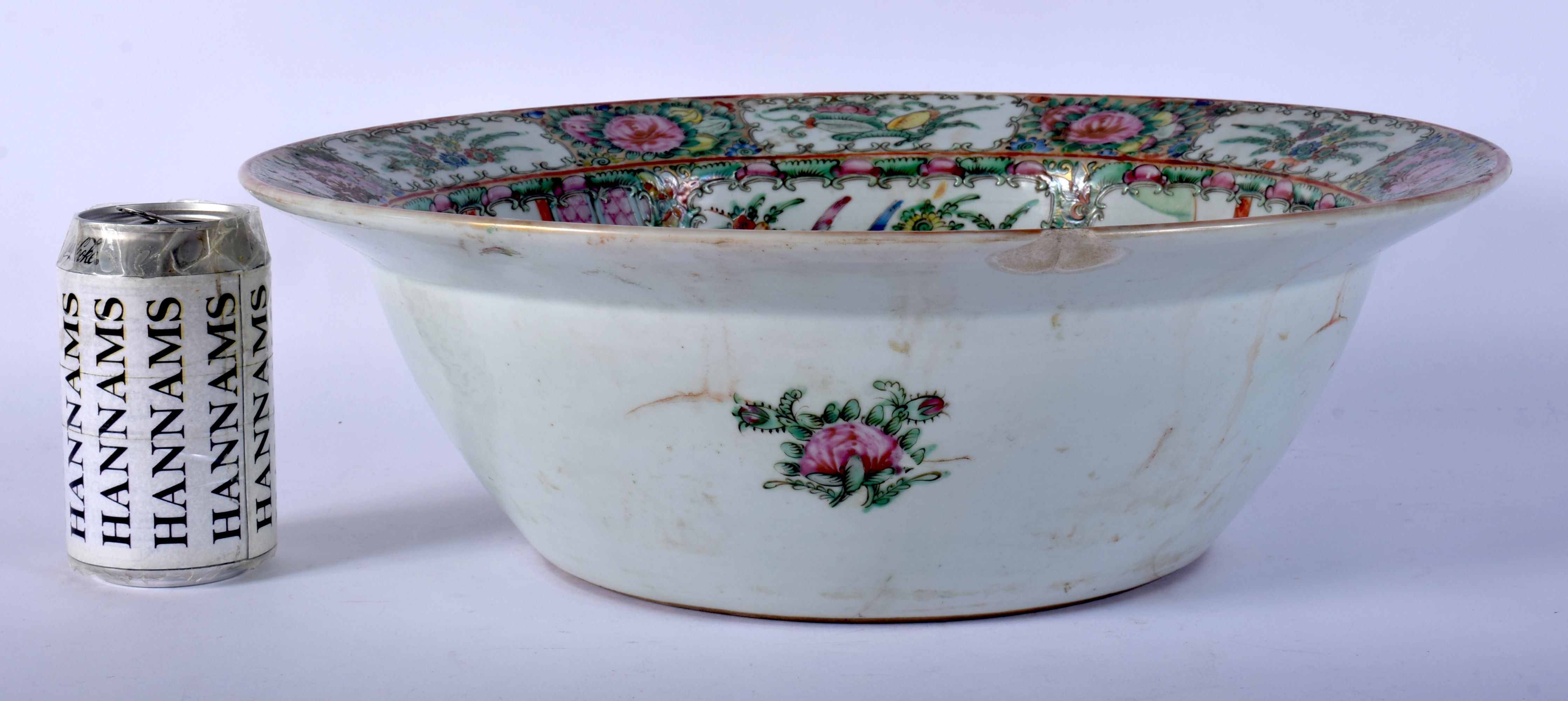 A LARGE 19TH CENTURY CHINESE CANTON FAMILLE ROSE BASIN Qing. 37 cm wide.