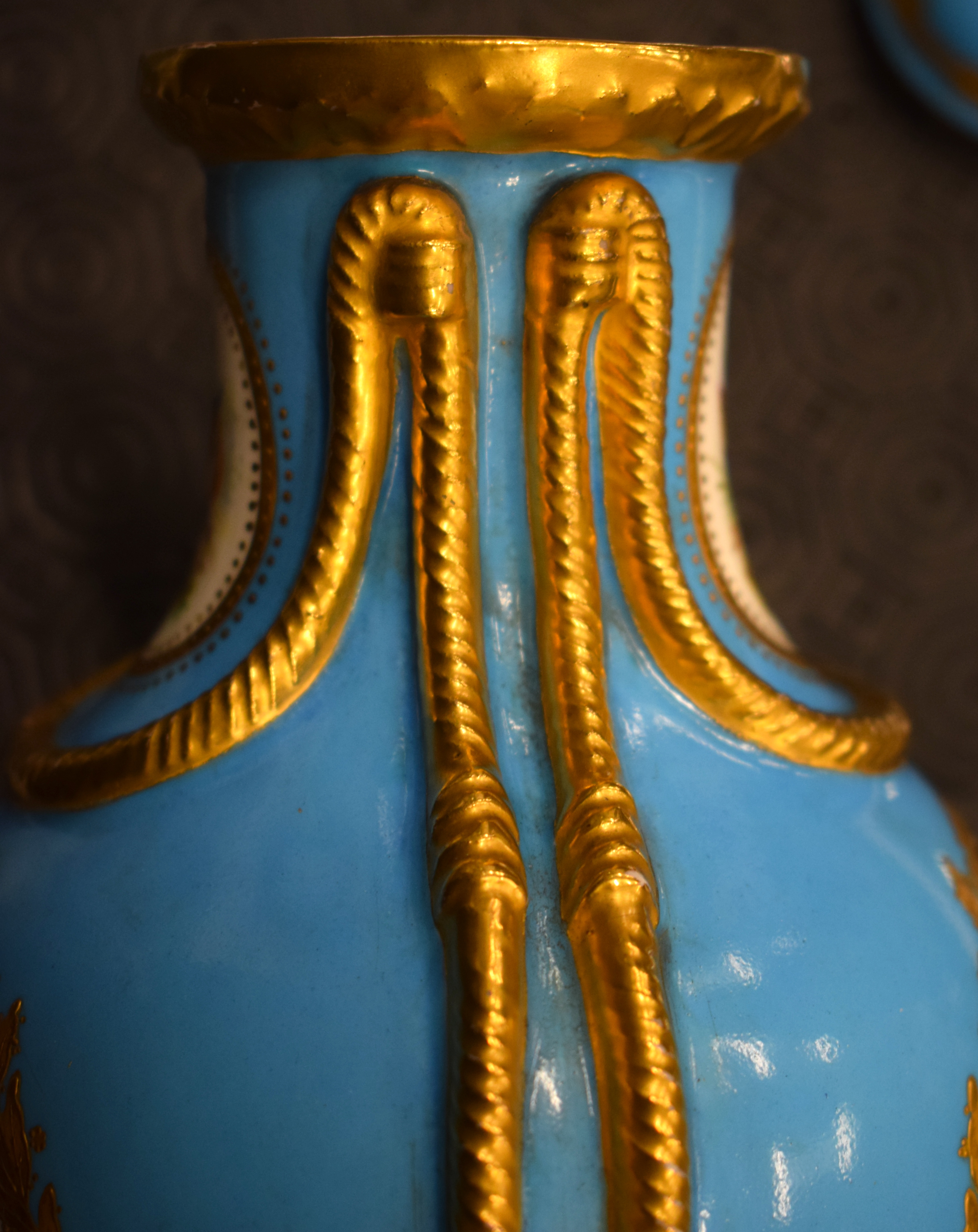 A GOOD PAIR OF 19TH CENTURY ENGLISH PORCELAIN SEVRES STYLE VASES AND COVERS Minton or Coalport, pain - Image 37 of 50