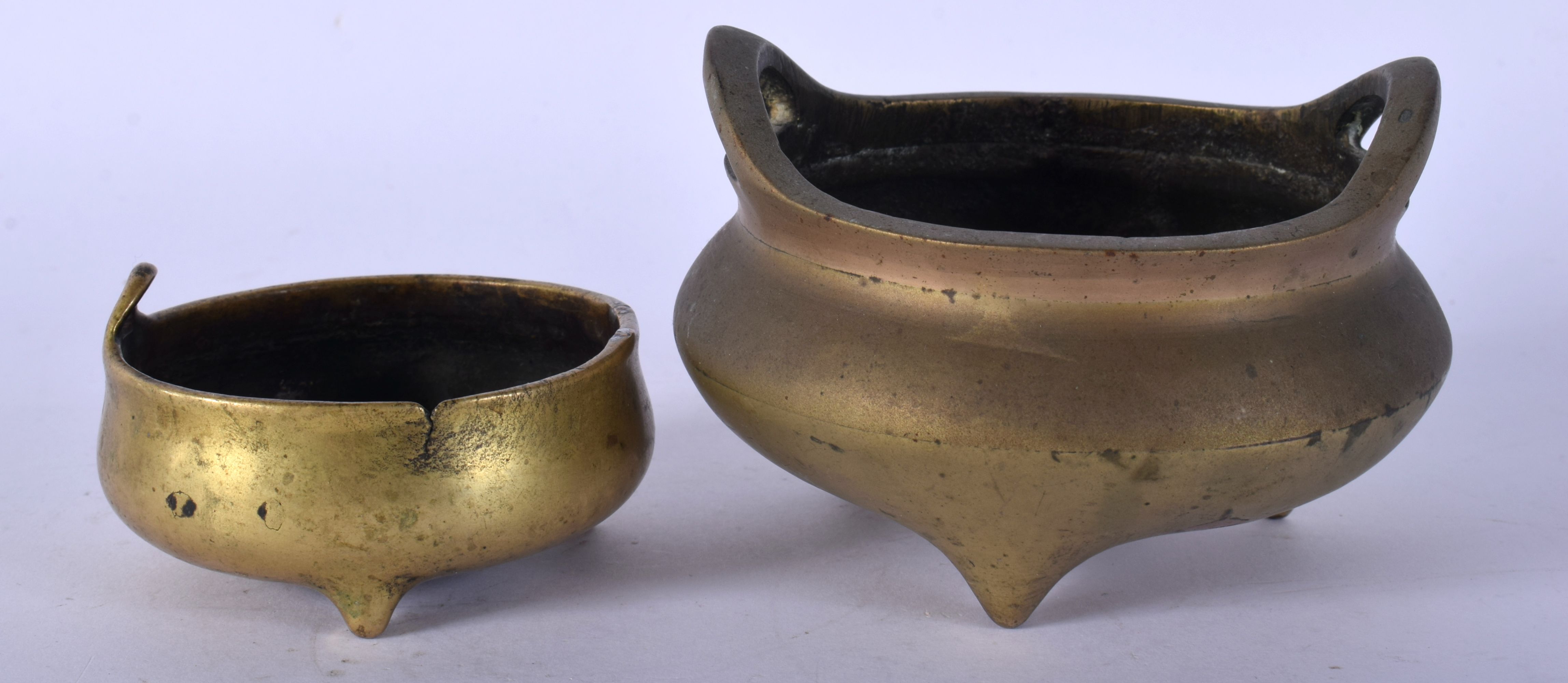 TWO 19TH CENTURY CHINESE BRONZE CENSERS. Largest 8.25 cm wide. (2)