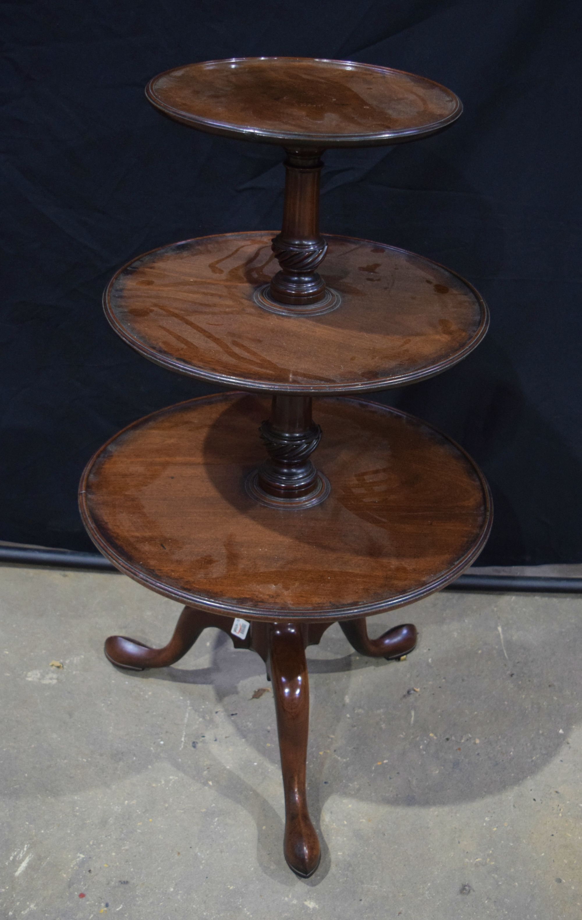 A George III Mahogany dumb waiter C1780, with dished tiers supported on a baluster stem 107 cm , lar - Image 2 of 5