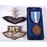 TWO MILITARY PATCHES, A REME HAT BADGE AND A UN PEACEKEEPING MEDAL (4)