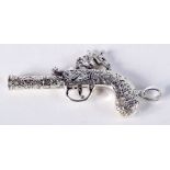 A STERLING SILVER PENDANT IN THE FORM OF A FLINTLOCK PISTOL. Stamped Sterling, 7.2cm x 3.6cm, weigh