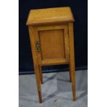 A small maple wood bedside cabinet 76 x 36 x 42cm.