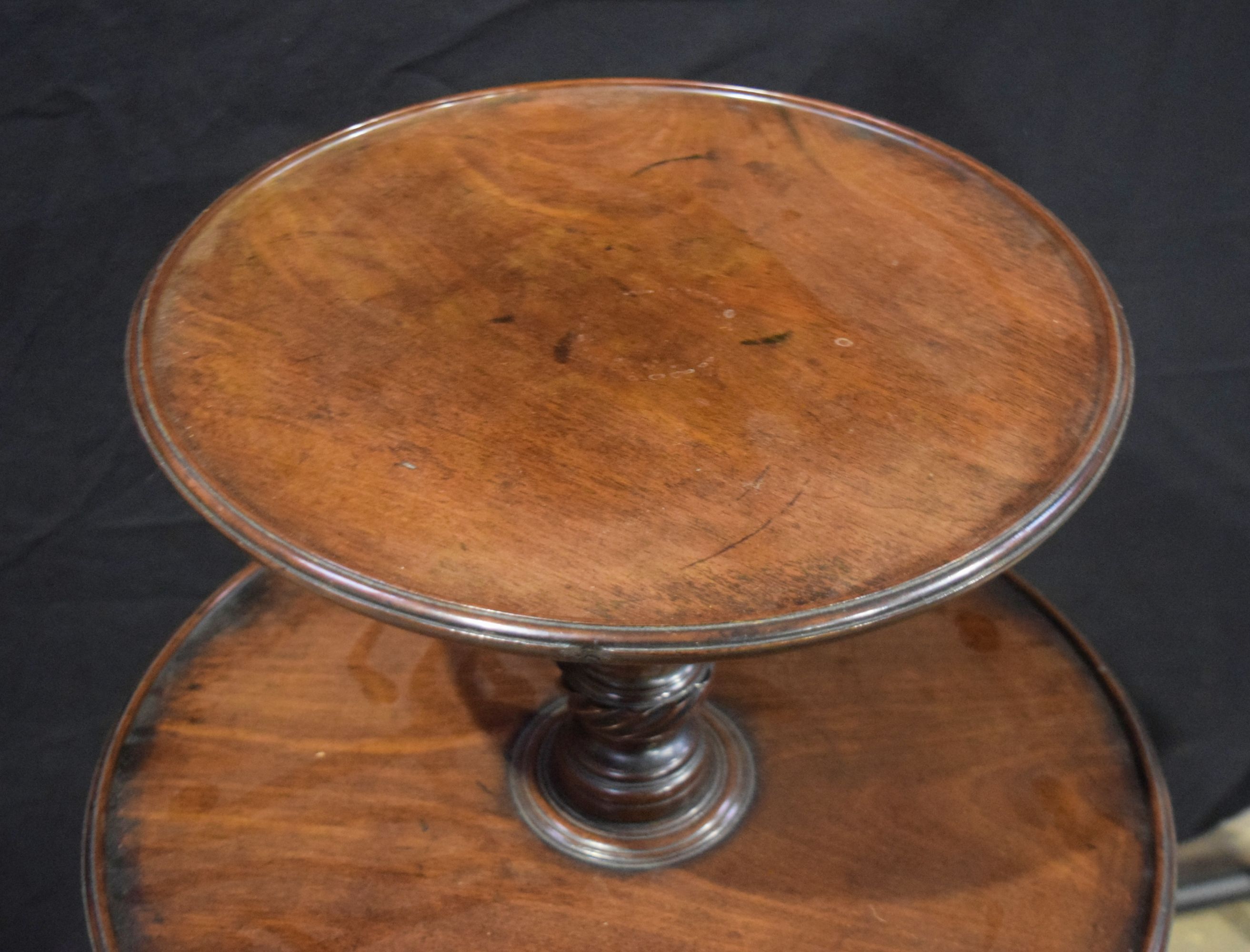 A George III Mahogany dumb waiter C1780, with dished tiers supported on a baluster stem 107 cm , lar - Image 5 of 5