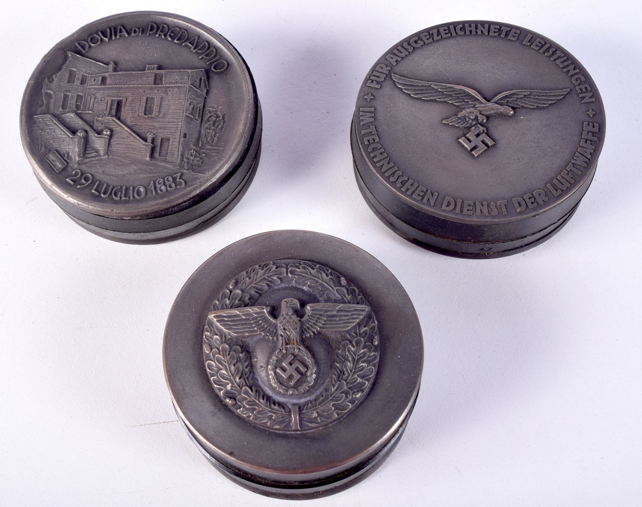 A collection of WW2 related snuff pots 7cm (3). - Image 3 of 3