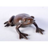 A JAPANESE BRONZE FROG, 2cm x 4.4cm x 4.2cm, weight 78g