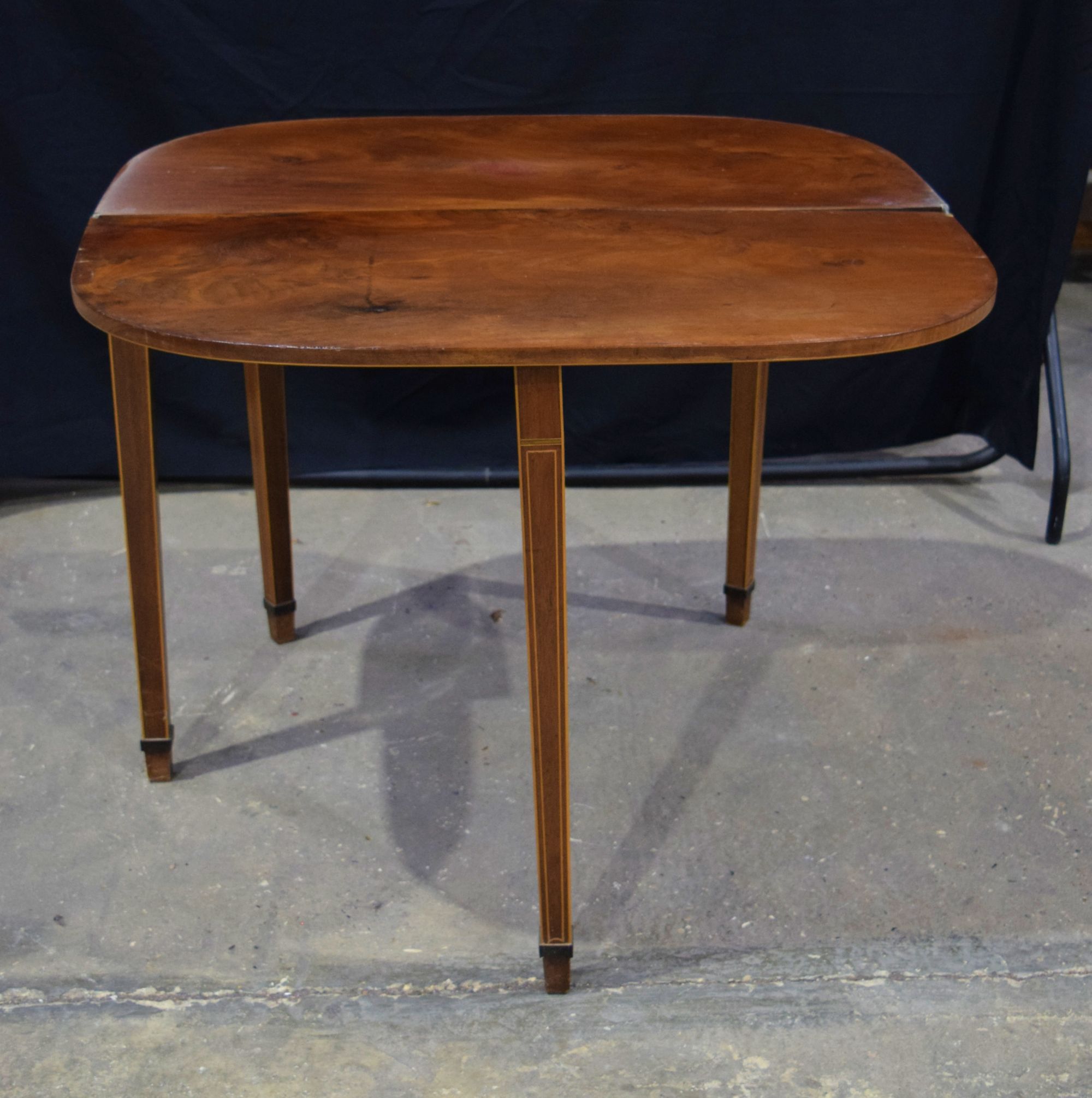 A Victorian walnut D end fold over table with inlay to top 75 x 96 x 46 cm . - Image 3 of 6