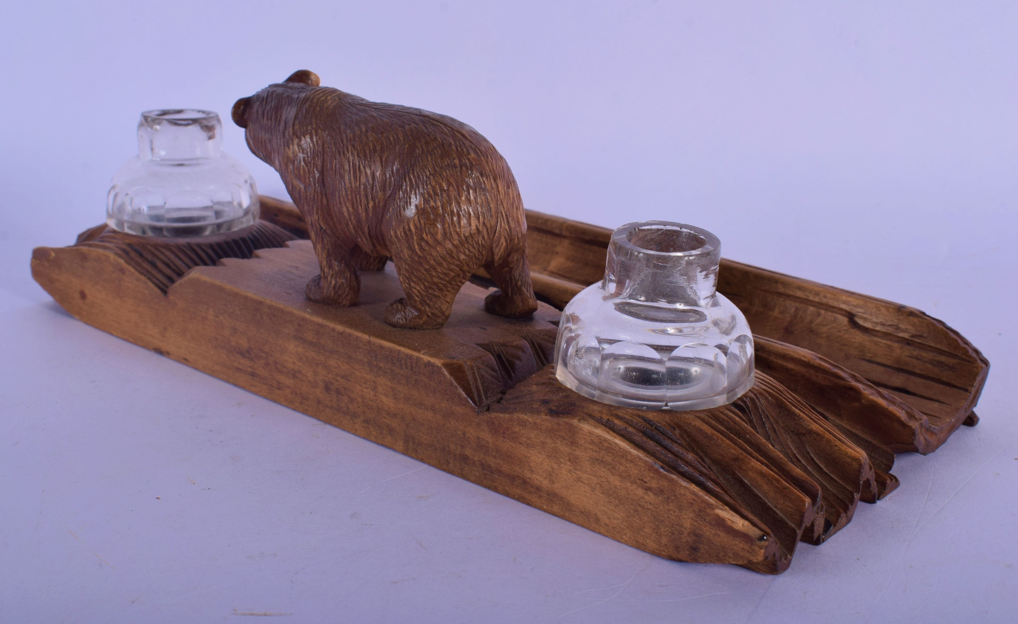 AN ANTIQUE BAVARIAN BLACK FOREST DESK STAND formed with a roaming bear. 23 cm x 11 cm. - Image 3 of 3