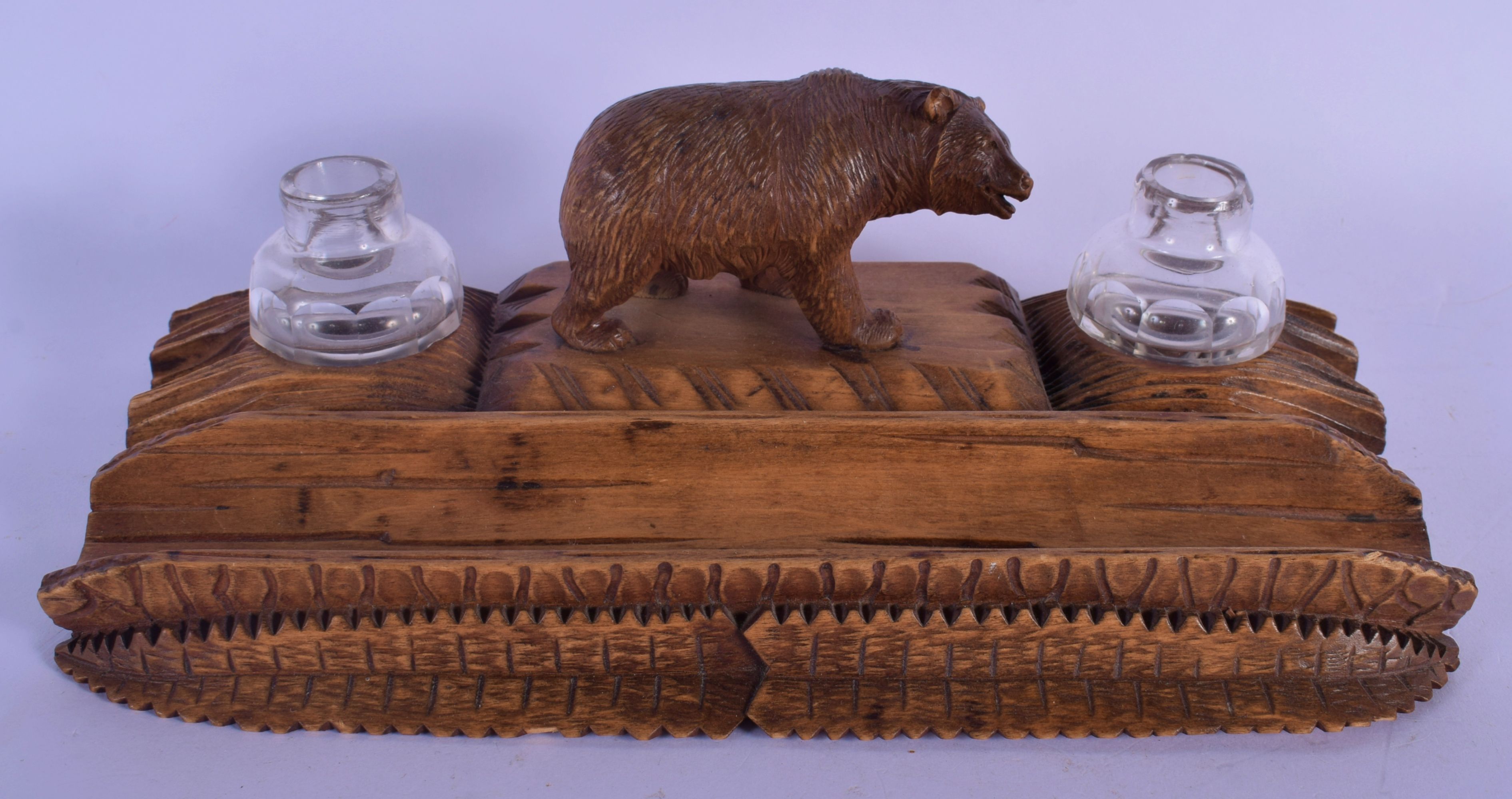 AN ANTIQUE BAVARIAN BLACK FOREST DESK STAND formed with a roaming bear. 23 cm x 11 cm.