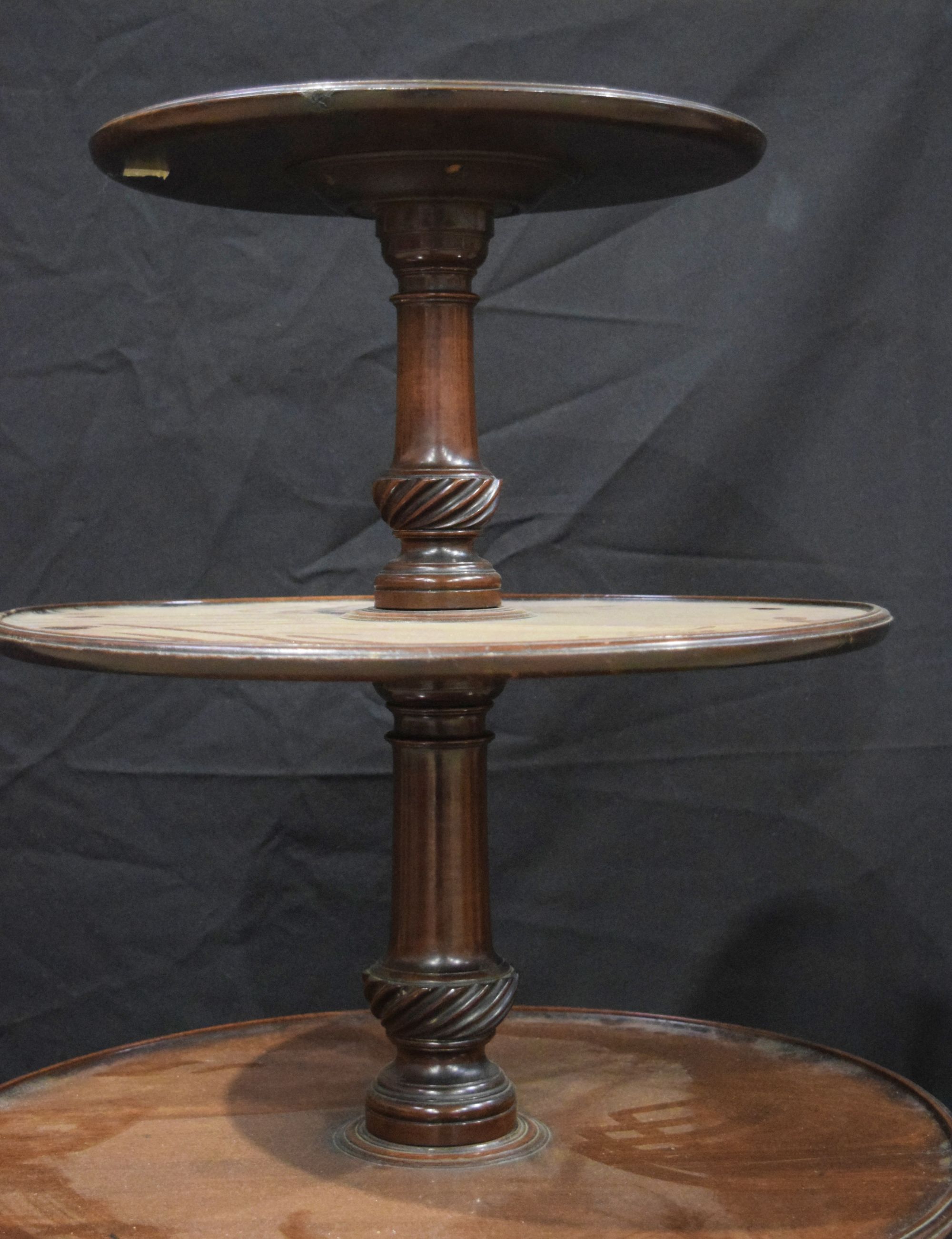 A George III Mahogany dumb waiter C1780, with dished tiers supported on a baluster stem 107 cm , lar - Image 4 of 5