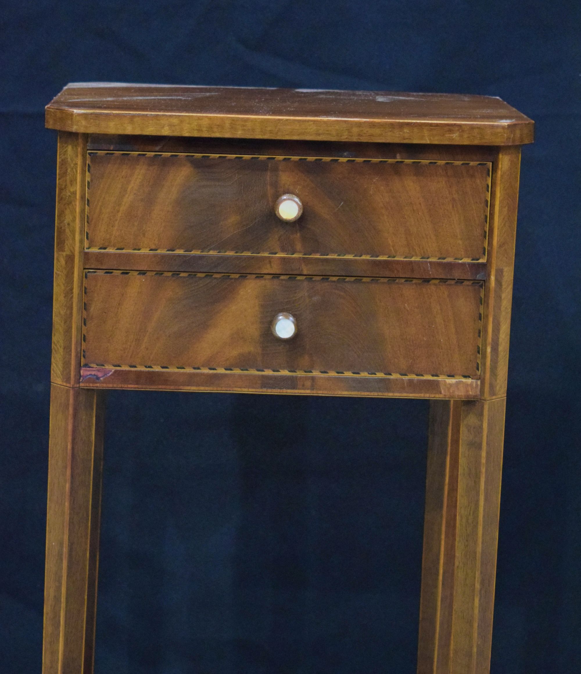 An Edwardian walnut two drawer two tier hall stand with inlay to border of drawers 67 x 28 x 21 - Image 2 of 6