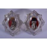 A RARE PAIR OF 18TH CENTURY ENGLISH REVERSE PAINTED GLASS SALTS depicting portraits. 7 cm x 6 cm.
