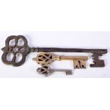 A collection of keys 29 cm (3)