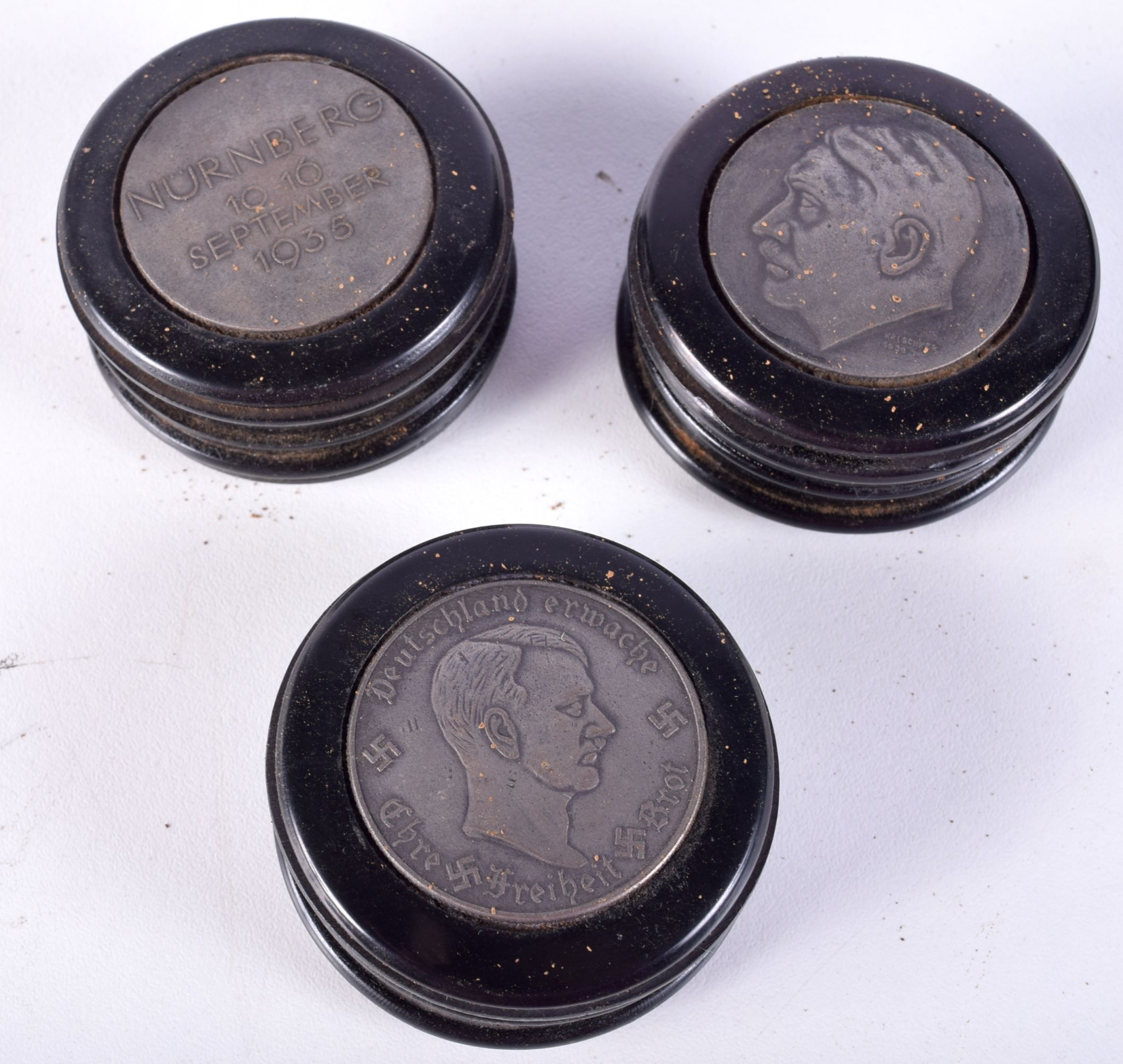 A collection of WW2 related snuff pots 5cm (3). - Image 2 of 2