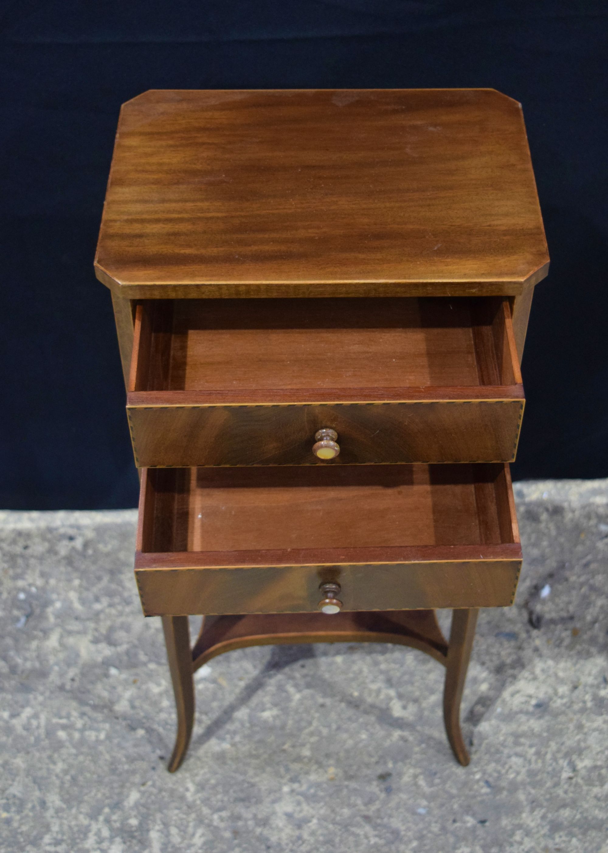 An Edwardian walnut two drawer two tier hall stand with inlay to border of drawers 67 x 28 x 21 - Image 4 of 6