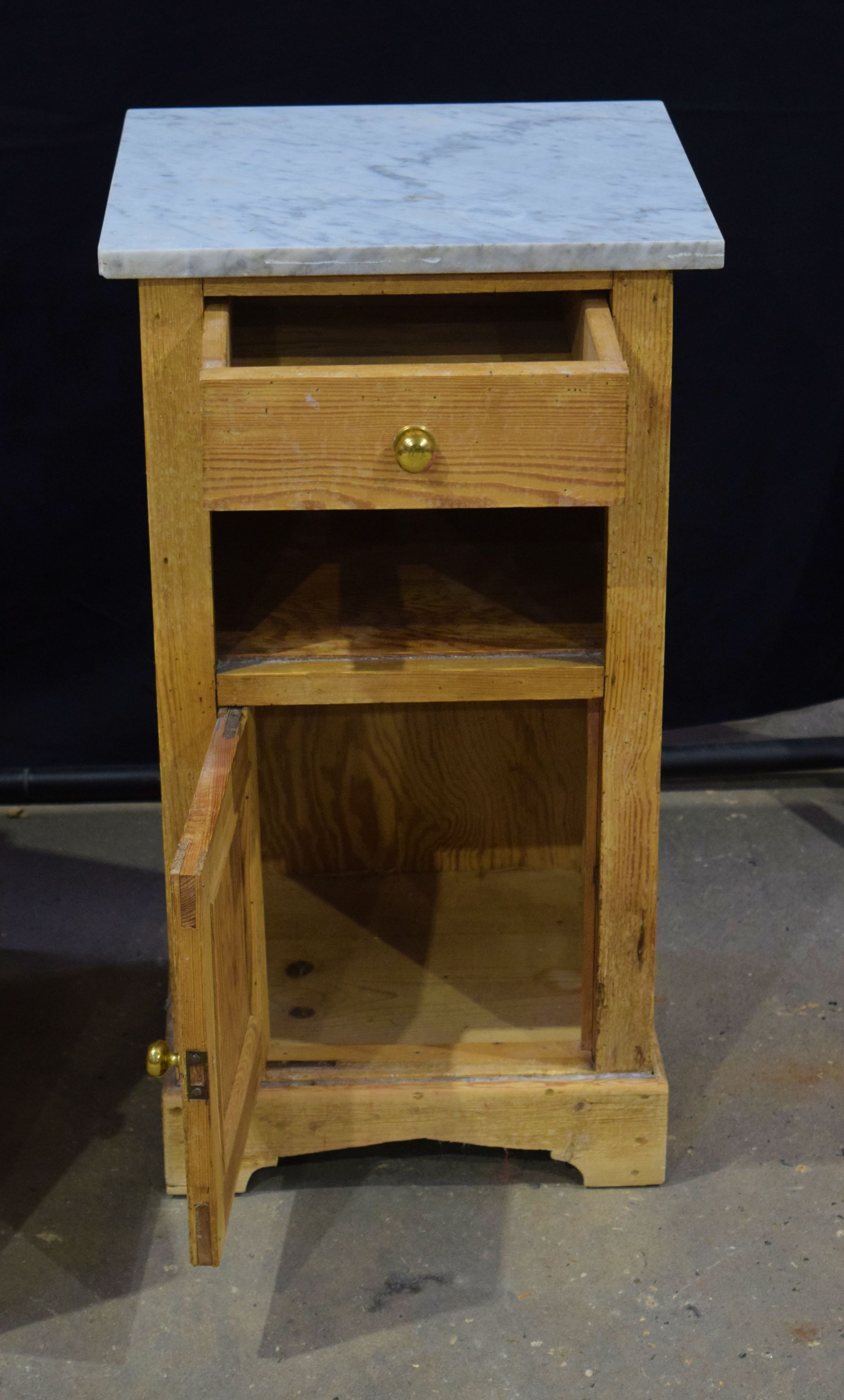 A pair of antique pine side tables with marble tops 75 x 38 42 (2) - Image 4 of 6