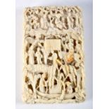 A 19TH CENTURY CHINESE CANTON IVORY CARD CASE AND COVER Qing. 10 cm x 6.5 cm.