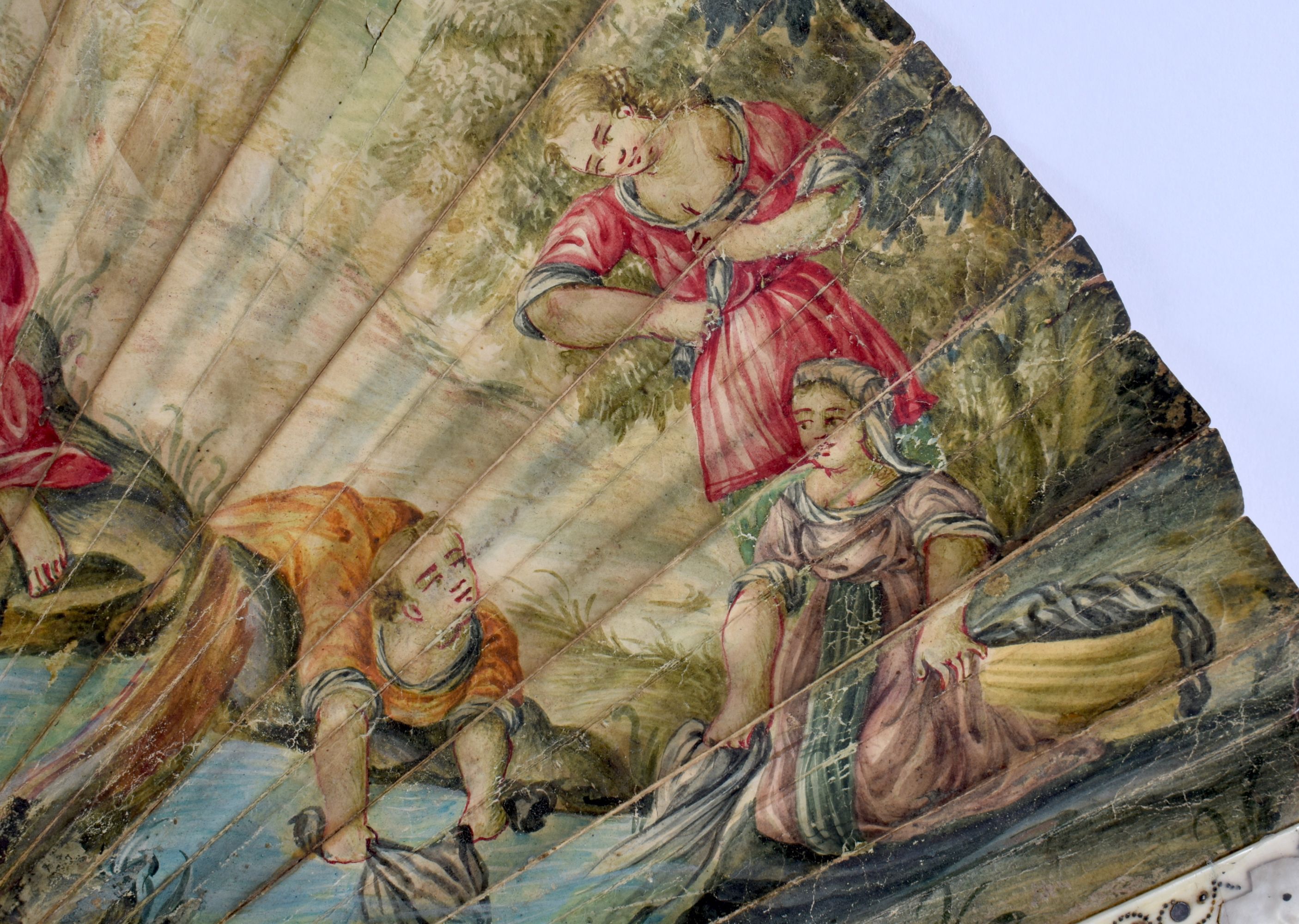 A FINE LATE 18TH CENTURY EUROPEAN PAINTED PIQUE WORK FAN decorated with classical scenes. 48 cm wide - Image 4 of 10