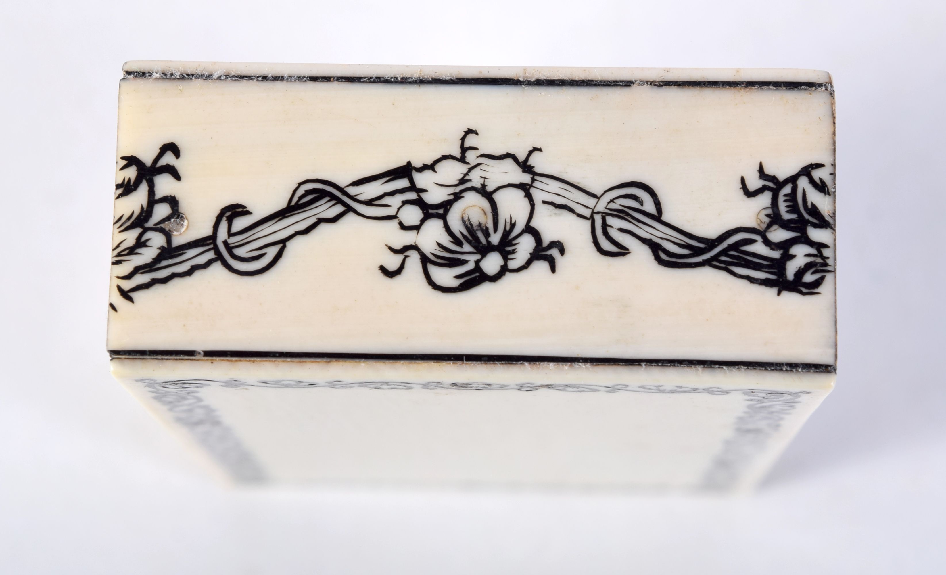 A 19TH CENTURY ANGLO INDIAN CARVED IVORY BOX together with another box and a pierced plaque. Largest - Image 5 of 5