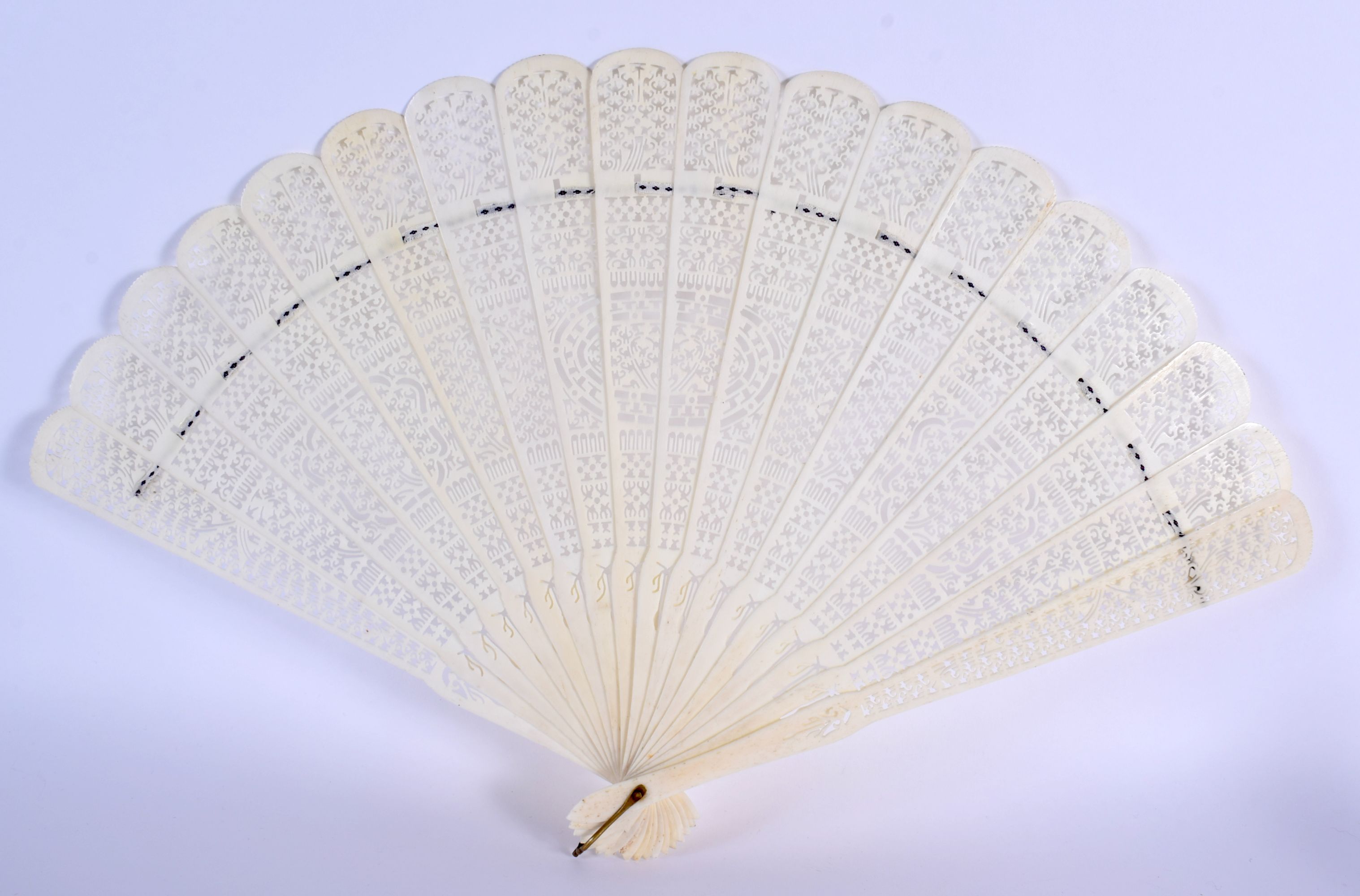 A LARGE 19TH CENTURY CONTINENTAL IVORY FAN together with a scrimshaw, cylinder case etc. Largest 42 - Image 5 of 7