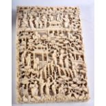 A 19TH CENTURY CHINESE CANTON IVORY CARD CASE AND COVER Qing. 11 cm x 7.5 cm.