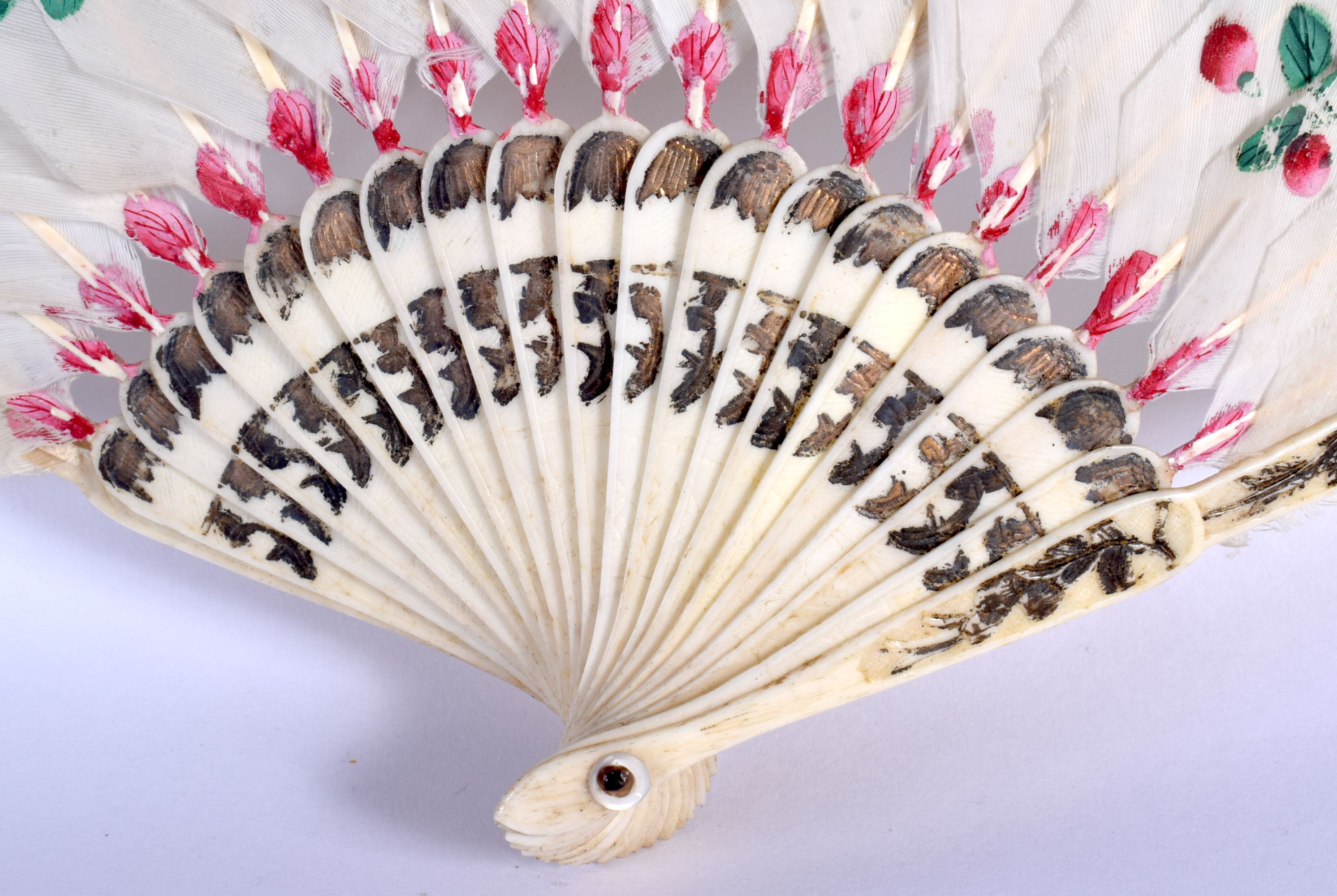 A MID 19TH CENTURY CHINESE CARVED IVORY GOOSE FEATHER FAN C1850. 36 cm wide extended. - Image 5 of 6